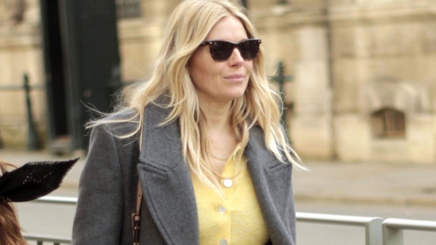 Sienna Miller | &#x3A3;&#x3C4;&#x3B7;&#x3BD; Paris Fashion Week &#x3BC;&#x3B5; &#x3C0;&#x3B1;&#x3BB;&#x3C4;&#x3CC; &#x3B1;&#x3C0;&#x3CC; &#x3C4;&#x3B7; Mango &#x3C0;&#x3BF;&#x3C5; &#x3BC;&#x3C0;&#x3BF;&#x3C1;&#x3B5;&#x3AF;&#x3C2; &#x3BD;&#x3B1; &#x3B1;&#x3C0;&#x3BF;&#x3BA;&#x3C4;&#x3AE;&#x3C3;&#x3B5;&#x3B9;&#x3C2; &#x3BC;&#x3B5; &#x3AD;&#x3BA;&#x3C0;&#x3C4;&#x3C9;&#x3C3;&#x3B7;