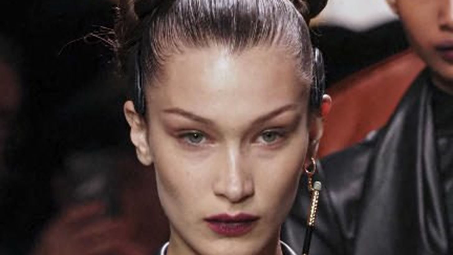 &#x3A4;&#x3BF; show-stopping &#x3BC;&#x3B1;&#x3BA;&#x3B9;&#x3B3;&#x3B9;&#x3AC;&#x3B6; &#x3C4;&#x3B7;&#x3C2; Bella Hadid &#x3B5;&#x3AF;&#x3BD;&#x3B1;&#x3B9; &#x3CC;, &#x3C4;&#x3B9; &#x3C0;&#x3C1;&#x3AD;&#x3C0;&#x3B5;&#x3B9; &#x3B3;&#x3B9;&#x3B1; &#x3C4;&#x3B9;&#x3C2; &#x3B3;&#x3B9;&#x3BF;&#x3C1;&#x3C4;&#x3AD;&#x3C2;