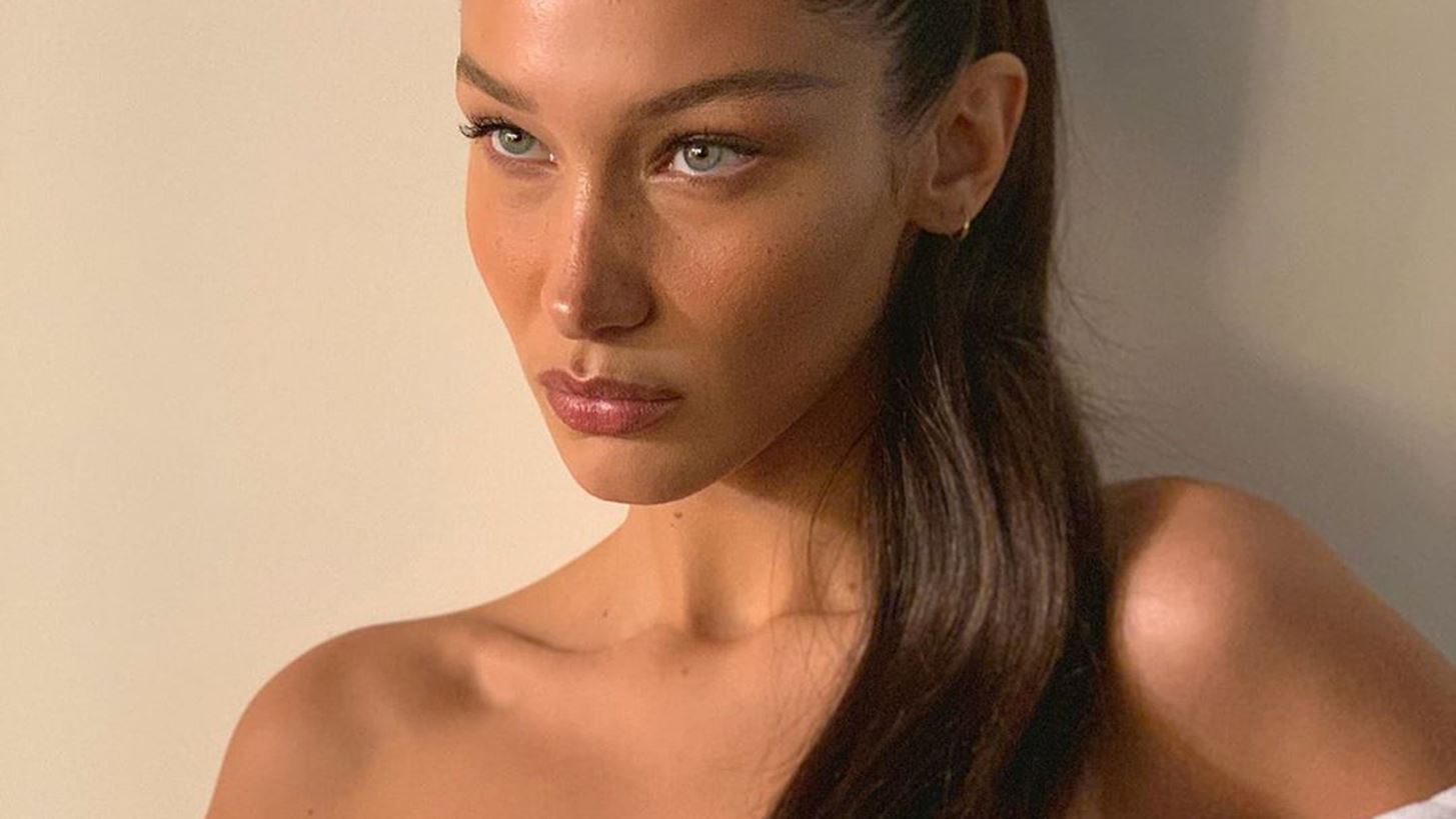 &#x397; Bella Hadid &#x3B5;&#x3BC;&#x3C0;&#x3BD;&#x3B5;&#x3CD;&#x3C3;&#x3C4;&#x3B7;&#x3BA;&#x3B5; &#x3C4;&#x3BF; &#x3C0;&#x3B9;&#x3BF; &#x3C0;&#x3C1;&#x3CC;&#x3C3;&#x3C6;&#x3B1;&#x3C4;&#x3BF; &#x3C7;&#x3C4;&#x3AD;&#x3BD;&#x3B9;&#x3C3;&#x3BC;&#x3AC; &#x3C4;&#x3B7;&#x3C2; &#x3B1;&#x3C0;&#x3CC; &#x3BC;&#x3AF;&#x3B1; &#x3C0;&#x3B1;&#x3B9;&#x3B4;&#x3B9;&#x3BA;&#x3AE; &#x3C4;&#x3B7;&#x3C2; &#x3C6;&#x3C9;&#x3C4;&#x3BF;&#x3B3;&#x3C1;&#x3B1;&#x3C6;&#x3AF;&#x3B1;
