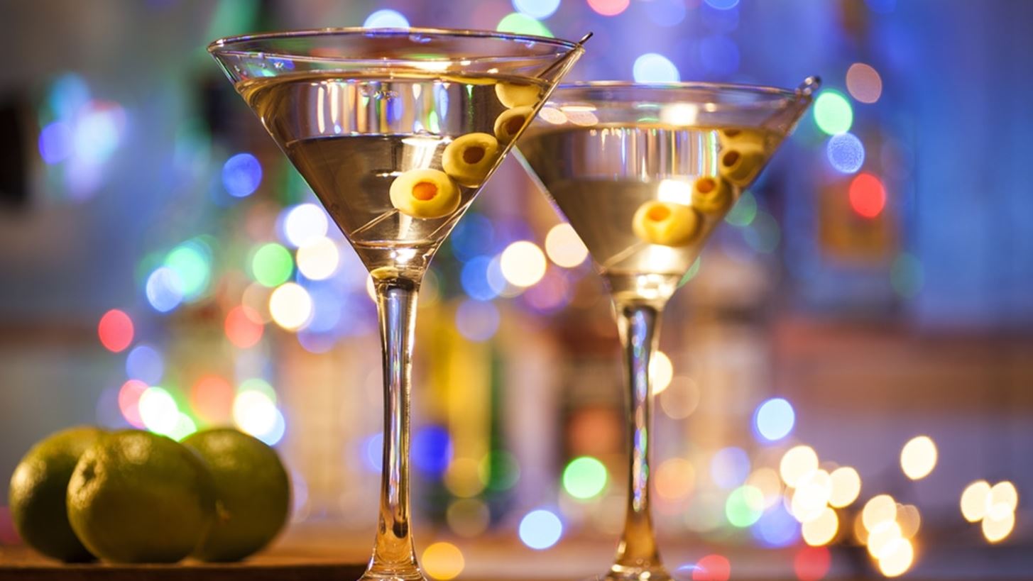 &#x397; &#x3C3;&#x3C5;&#x3BD;&#x3C4;&#x3B1;&#x3B3;&#x3AE; &#x3C4;&#x3BF;&#x3C5; &#x3BA;&#x3BB;&#x3B1;&#x3C3;&#x3B9;&#x3BA;&#x3BF;&#x3CD; Martini cocktail &#x3C0;&#x3BF;&#x3C5; &#x3B8;&#x3B1; &#x3B6;&#x3AE;&#x3BB;&#x3B5;&#x3C5;&#x3B5; &#x3B1;&#x3BA;&#x3CC;&#x3BC;&#x3B1; &#x3BA;&#x3B9; o James Bond