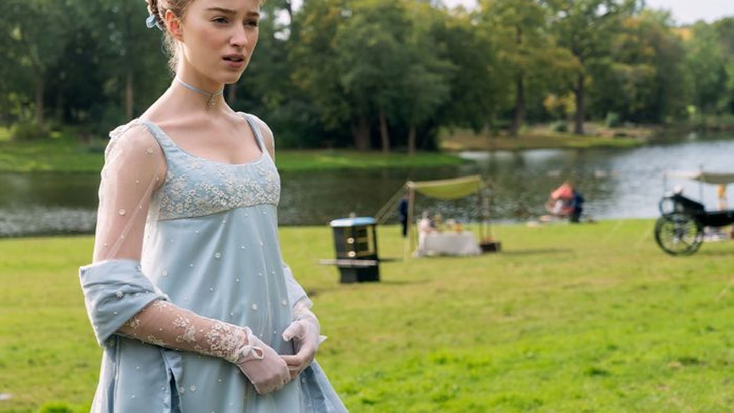 Phoebe Dynevor | Η ανησυχία της πρωταγωνίστριας του Bridgerton για τον 2ο κύκλο της σειράς