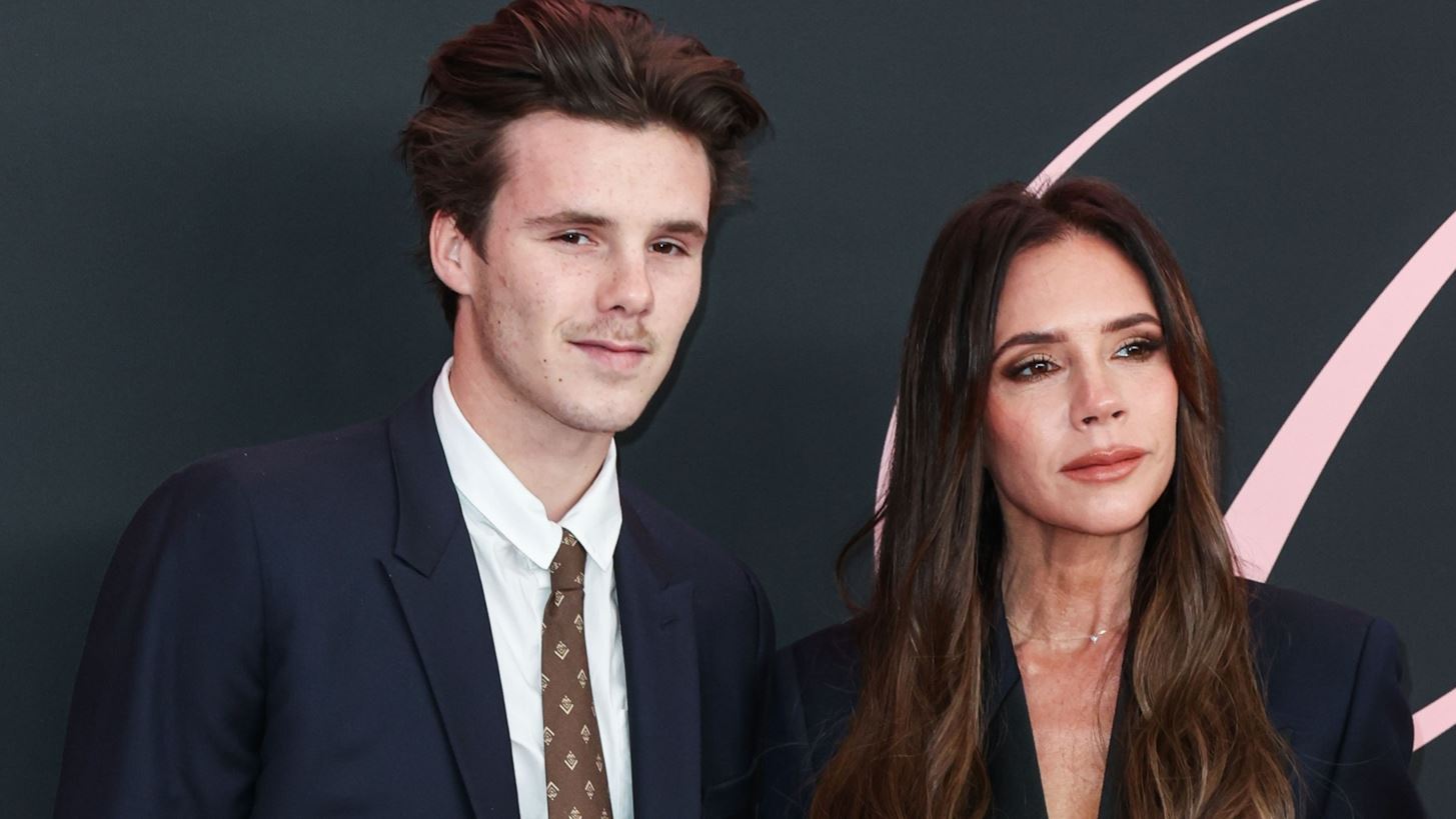 Victoria Beckham | &#x39F; &#x3C0;&#x3C1;&#x3BF;&#x3B2;&#x3BB;&#x3B7;&#x3BC;&#x3B1;&#x3C4;&#x3B9;&#x3C3;&#x3BC;&#x3CC;&#x3C2; &#x3B3;&#x3B9;&#x3B1; &#x3C4;&#x3B7; &#x3C3;&#x3C7;&#x3AD;&#x3C3;&#x3B7; &#x3C4;&#x3BF;&#x3C5; Cruz &#x3BC;&#x3B5; &#x3C4;&#x3B7;&#x3BD; &#x3BA;&#x3B1;&#x3C4;&#x3AC; 10 &#x3C7;&#x3C1;&#x3CC;&#x3BD;&#x3B9;&#x3B1; &#x3BC;&#x3B5;&#x3B3;&#x3B1;&#x3BB;&#x3CD;&#x3C4;&#x3B5;&#x3C1;&#x3AE; &#x3C4;&#x3BF;&#x3C5; Jackie Apostel