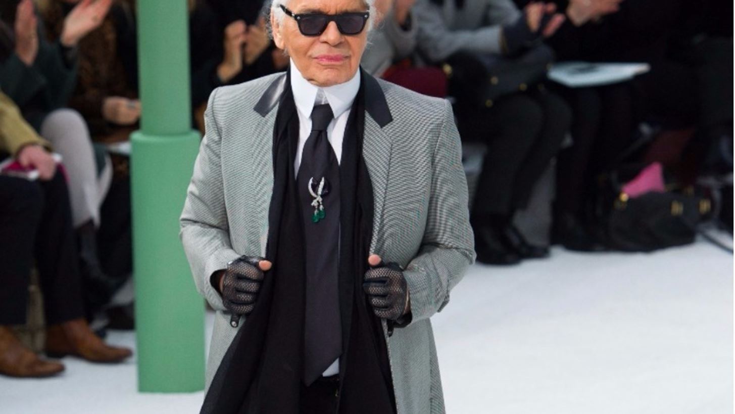 Karl Lagerfeld x Vans: &#x397; &#x3BD;&#x3AD;&#x3B1; &#x3B4;&#x3C5;&#x3BD;&#x3B1;&#x3BC;&#x3B9;&#x3BA;&#x3AE; &#x3C3;&#x3C5;&#x3BD;&#x3B5;&#x3C1;&#x3B3;&#x3B1;&#x3C3;&#x3AF;&#x3B1; &#x3C3;&#x3C4;&#x3BF; &#x3C7;&#x3CE;&#x3C1;&#x3BF; &#x3C4;&#x3B7;&#x3C2; &#x3BC;&#x3CC;&#x3B4;&#x3B1;&#x3C2;