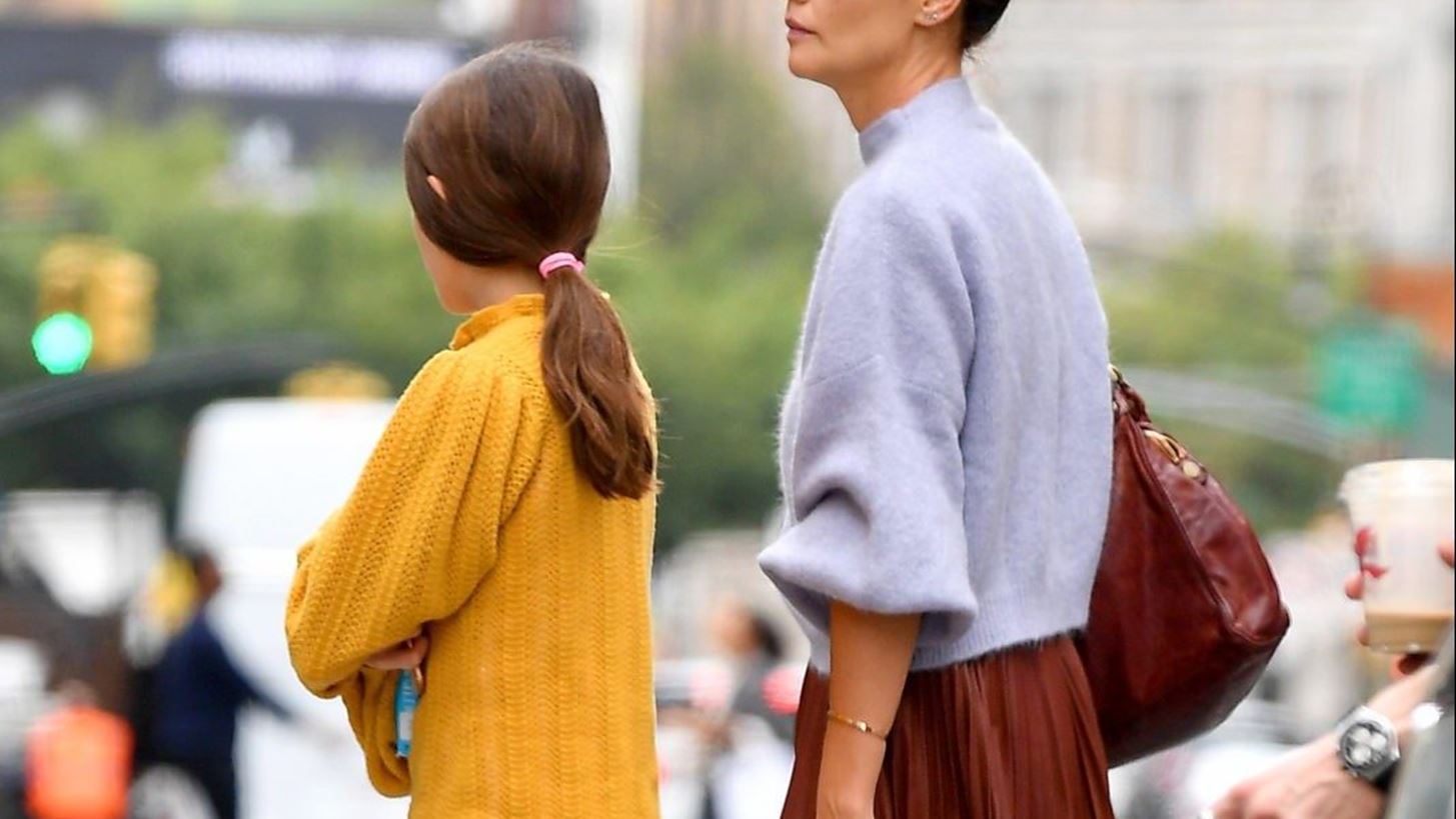 Katie Holmes &#x2013; Suri Cruise: &#x391;&#x3C0;&#x3BF;&#x3B3;&#x3B5;&#x3AF;&#x3C9;&#x3C3;&#x3B1;&#x3BD; &#x3C4;&#x3B7;&#x3BD; &#x3C4;&#x3AC;&#x3C3;&#x3B7; &#x3C4;&#x3B7;&#x3C2; &#x3C3;&#x3B5;&#x3B6;&#x3CC;&#x3BD; &#x3BC;&#x3B5; &#x3C4;&#x3B1; matching outfits &#x3C4;&#x3BF;&#x3C5;&#x3C2;