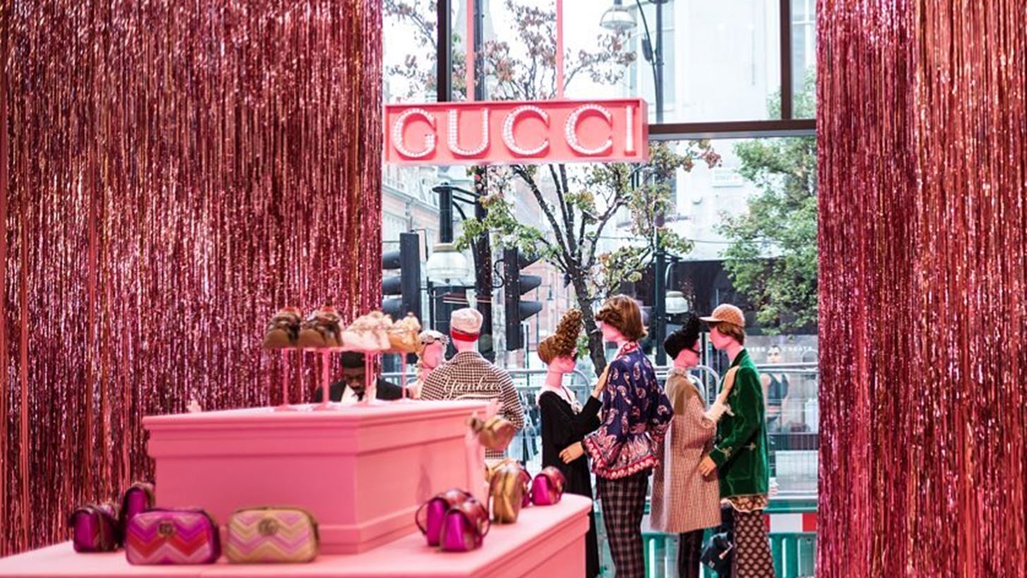 &#x3A4;&#x3BF; &#x3BD;&#x3AD;&#x3BF; pop up store &#x3C4;&#x3BF;&#x3C5; Gucci &#x3B5;&#x3AF;&#x3BD;&#x3B1;&#x3B9; &#x3BC;&#x3AF;&#x3B1; &#x3C9;&#x3B4;&#x3AE; &#x3C3;&#x3C4;&#x3BF; millennial pink