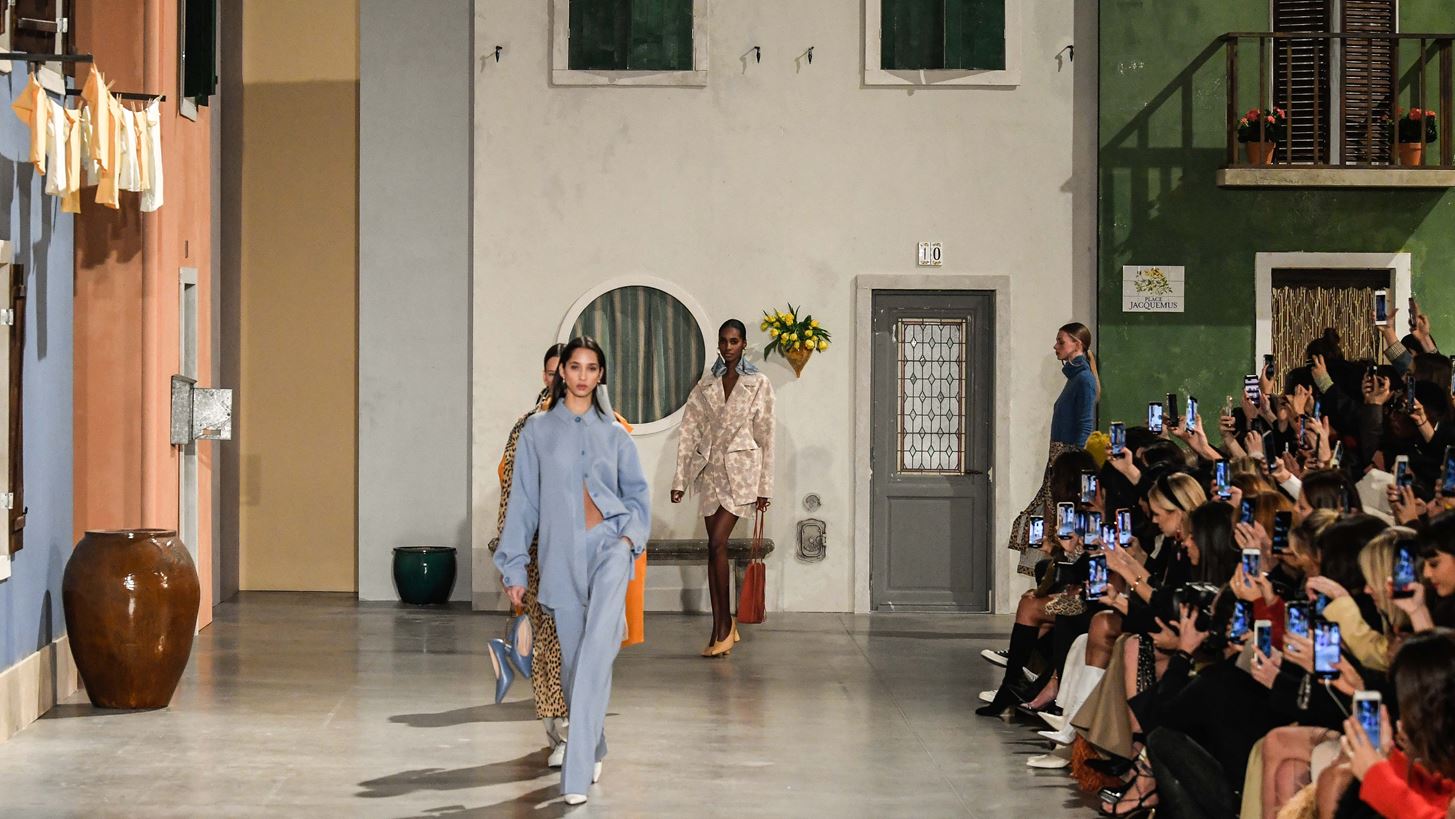#PFW | &#x3A4;&#x3B1; &#x3B1;&#x3BE;&#x3B5;&#x3C3;&#x3BF;&#x3C5;&#x3AC;&#x3C1; &#x3B1;&#x3C0;&#x3CC; &#x3C4;&#x3BF; show &#x3C4;&#x3BF;&#x3C5; &#x3BF;&#x3AF;&#x3BA;&#x3BF;&#x3C5; Jacquemus &#x3C0;&#x3BF;&#x3C5; &#x3B4;&#x3B5;&#x3BD; &#x3C0;&#x3C1;&#x3AD;&#x3C0;&#x3B5;&#x3B9; &#x3BD;&#x3B1; &#x3C7;&#x3AC;&#x3C3;&#x3B5;&#x3B9;&#x3C2;