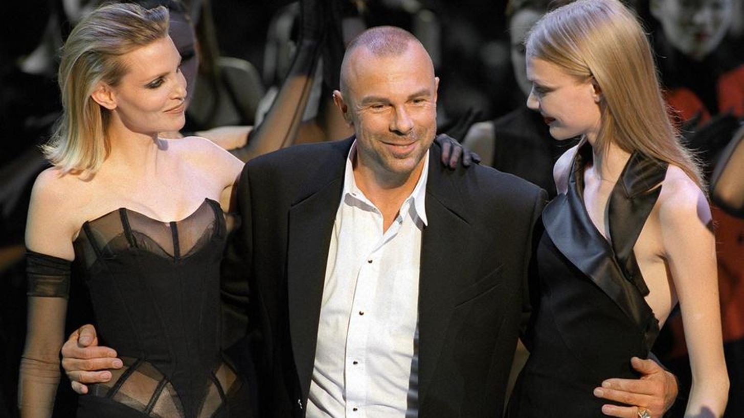 Thierry Mugler | &#x39F; &#x3B4;&#x3B9;&#x3AC;&#x3C3;&#x3B7;&#x3BC;&#x3BF;&#x3C2; &#x393;&#x3AC;&#x3BB;&#x3BB;&#x3BF;&#x3C2; &#x3C3;&#x3C7;&#x3B5;&#x3B4;&#x3B9;&#x3B1;&#x3C3;&#x3C4;&#x3AE;&#x3C2; &#x3C0;&#x3AD;&#x3B8;&#x3B1;&#x3BD;&#x3B5; &#x3C3;&#x3B5; &#x3B7;&#x3BB;&#x3B9;&#x3BA;&#x3AF;&#x3B1; 74 &#x3B5;&#x3C4;&#x3CE;&#x3BD;