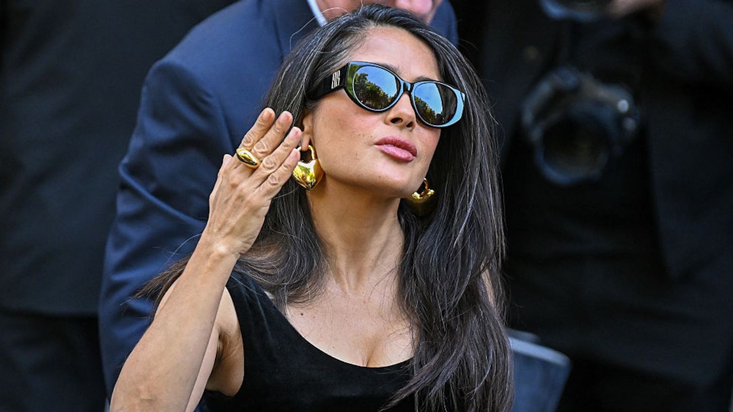 Salma Hayek | M&#x3B5; micro bikini &#x3C3;&#x3C4;&#x3BF; &#x3B5;&#x3BE;&#x3CE;&#x3C6;&#x3C5;&#x3BB;&#x3BB;&#x3BF; &#x3C4;&#x3BF;&#x3C5; Sports Illustrated