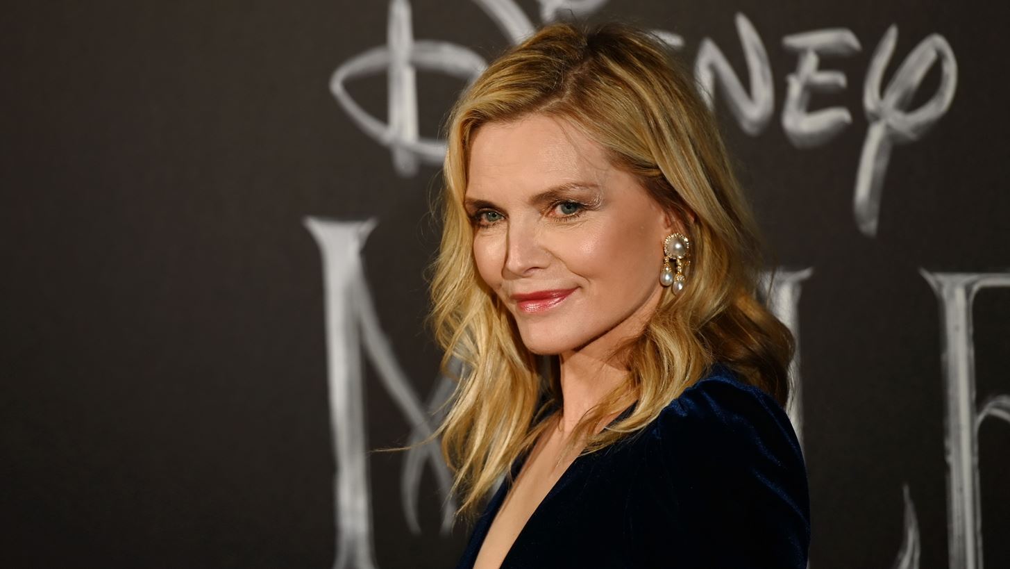 Michelle Pfeiffer | &#x397; &#x3C6;&#x3C9;&#x3C4;&#x3BF;&#x3B3;&#x3C1;&#x3B1;&#x3C6;&#x3AF;&#x3B1; &#x3BC;&#x3B5; &#x3BC;&#x3B1;&#x3C5;&#x3C1;&#x3B9;&#x3C3;&#x3BC;&#x3AD;&#x3BD;&#x3BF; &#x3BC;&#x3AC;&#x3C4;&#x3B9; &#x3C0;&#x3BF;&#x3C5; &#x3B1;&#x3BD;&#x3AD;&#x3B2;&#x3B1;&#x3C3;&#x3B5; &#x3C3;&#x3C4;&#x3BF; Instagram