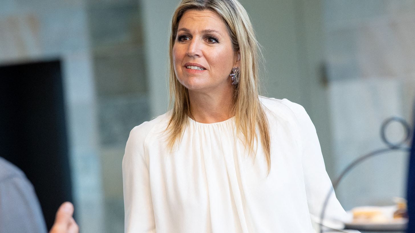 &#x397; &#x3B2;&#x3B1;&#x3C3;&#x3AF;&#x3BB;&#x3B9;&#x3C3;&#x3C3;&#x3B1; Maxima &#x3C0;&#x3C1;&#x3BF;&#x3C4;&#x3B5;&#x3AF;&#x3BD;&#x3B5;&#x3B9; &#x3C4;&#x3BF; &#x3C0;&#x3B9;&#x3BF; &#x3BA;&#x3BF;&#x3BC;&#x3C8;&#x3CC; office look