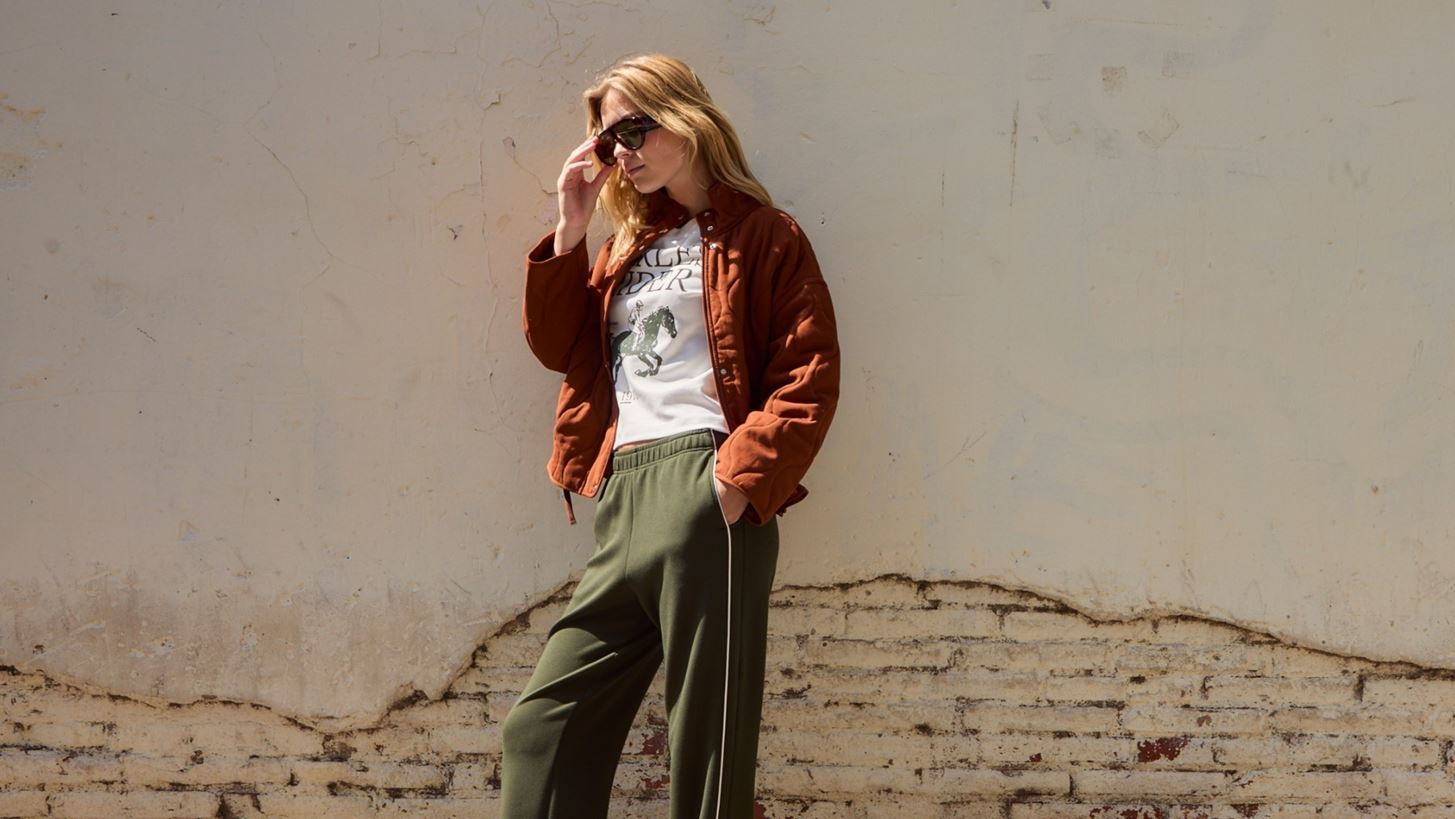 Stradivarius | &#x397; &#x3BD;&#x3AD;&#x3B1; capsule Casual Sport &#x3C3;&#x3C5;&#x3BB;&#x3BB;&#x3BF;&#x3B3;&#x3AE; &#x3C3;&#x3C5;&#x3BD;&#x3B4;&#x3C5;&#x3AC;&#x3B6;&#x3B5;&#x3B9; &#x3C4;&#x3B7;&#x3BD; &#x3AC;&#x3BD;&#x3B5;&#x3C3;&#x3B7; &#x3BC;&#x3B5; &#x3C4;&#x3BF; &#x3C3;&#x3C4;&#x3B9;&#x3BB;