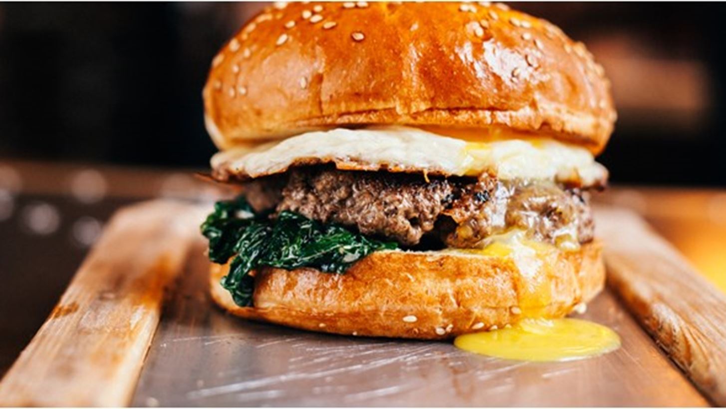 Green-Chile Burger &#x3BC;&#x3B5; &#x3A4;&#x3B7;&#x3B3;&#x3B1;&#x3BD;&#x3B7;&#x3C4;&#x3CC; &#x391;&#x3C5;&#x3B3;&#x3CC;