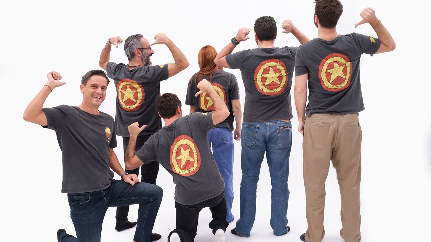 &#x3A4;&#x3BF; &#x3C3;&#x3C5;&#x3BB;&#x3BB;&#x3B5;&#x3BA;&#x3C4;&#x3B9;&#x3BA;&#x3CC; T-shirt &#x3C4;&#x3B7;&#x3C2; Dirty Laundry &#x3B3;&#x3B9;&#x3B1; &#x3C4;&#x3B7;&#x3BD; Make-A-Wish &#x395;&#x3BB;&#x3BB;&#x3AC;&#x3B4;&#x3BF;&#x3C2;