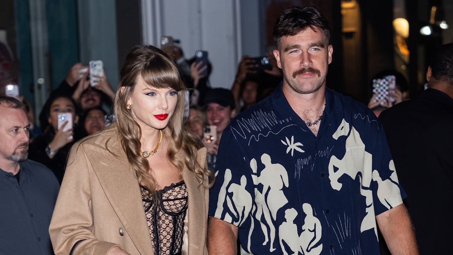 Taylor Swift | &#x38C;&#x3BB;&#x3B5;&#x3C2; &#x3BF;&#x3B9; &#x3B1;&#x3BD;&#x3B1;&#x3C6;&#x3BF;&#x3C1;&#x3AD;&#x3C2; &#x3C4;&#x3B7;&#x3C2; &#x3C3;&#x3C4;&#x3BF;&#x3BD; Travis Kelce &#x3C3;&#x3C4;&#x3BF; &#x3AC;&#x3BB;&#x3BC;&#x3C0;&#x3BF;&#x3C5;&#x3BC; Life of a Showgirl