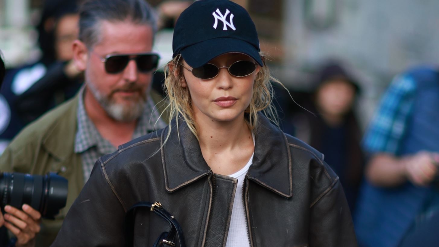 &#x397; Gigi Hadid &#x3BC;&#x3B5; &#x3C4;&#x3BF; leather jacket &#x3B1;&#x3C0;&#x3CC; &#x3C4;&#x3B7; Mango &#x3C0;&#x3BF;&#x3C5; &#x3B5;&#x3AF;&#x3BD;&#x3B1;&#x3B9; &#x3B1;&#x3C0;&#x3B1;&#x3C1;&#x3B1;&#x3AF;&#x3C4;&#x3B7;&#x3C4;&#x3BF; &#x3B3;&#x3B9;&#x3B1; &#x3C4;&#x3BF; &#x3C6;&#x3B8;&#x3B9;&#x3BD;&#x3CC;&#x3C0;&#x3C9;&#x3C1;&#x3BF;