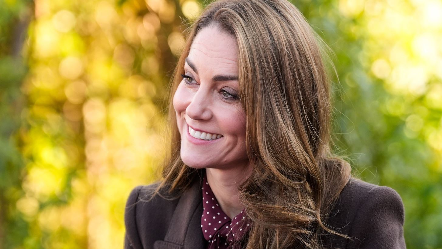 &#x3A4;&#x3BF; &#x3BC;&#x3B1;&#x3BD;&#x3B9;&#x3BA;&#x3B9;&#x3BF;&#x3CD;&#x3C1; &#x3C0;&#x3BF;&#x3C5; &#x3B5;&#x3C0;&#x3AD;&#x3BB;&#x3B5;&#x3BE;&#x3B5; &#x3B7; Kate Middleton &#x3C3;&#x3C4;&#x3B7;&#x3BD; &#x3C0;&#x3C1;&#x3CE;&#x3C4;&#x3B7; &#x3C4;&#x3B7;&#x3C2; &#x3B4;&#x3B7;&#x3BC;&#x3CC;&#x3C3;&#x3B9;&#x3B1; &#x3B5;&#x3BC;&#x3C6;&#x3AC;&#x3BD;&#x3B9;&#x3C3;&#x3B7; &#x3B1;&#x3BD;&#x3AE;&#x3BA;&#x3B5;&#x3B9; &#x3C3;&#x3C4;&#x3B9;&#x3C2; &#x3BC;&#x3B5;&#x3B3;&#x3B1;&#x3BB;&#x3CD;&#x3C4;&#x3B5;&#x3C1;&#x3B5;&#x3C2; &#x3C4;&#x3AC;&#x3C3;&#x3B5;&#x3B9;&#x3C2;