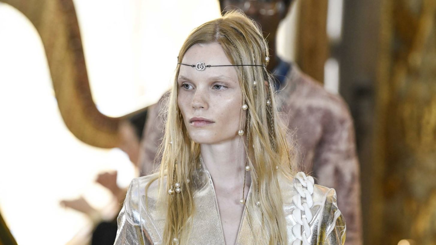 O Gucci &#x3B1;&#x3BD;&#x3B1;&#x3BA;&#x3BF;&#x3AF;&#x3BD;&#x3C9;&#x3C3;&#x3B5; &#x3C4;&#x3BF; &#x3BC;&#x3AD;&#x3C1;&#x3BF;&#x3C2; &#x3C0;&#x3BF;&#x3C5; &#x3B8;&#x3B1; &#x3B3;&#x3AF;&#x3BD;&#x3B5;&#x3B9; &#x3C4;&#x3BF; show &#x3B3;&#x3B9;&#x3B1; &#x3C4;&#x3B7;&#x3BD; cruise &#x3C3;&#x3C5;&#x3BB;&#x3BB;&#x3BF;&#x3B3;&#x3AE; &#x3C4;&#x3BF;&#x3C5; (&#x3BA;&#x3B1;&#x3B9; &#x3B5;&#x3AF;&#x3BD;&#x3B1;&#x3B9; &#x3C3;&#x3C5;&#x3B3;&#x3BA;&#x3BB;&#x3BF;&#x3BD;&#x3B9;&#x3C3;&#x3C4;&#x3B9;&#x3BA;&#x3CC;!)