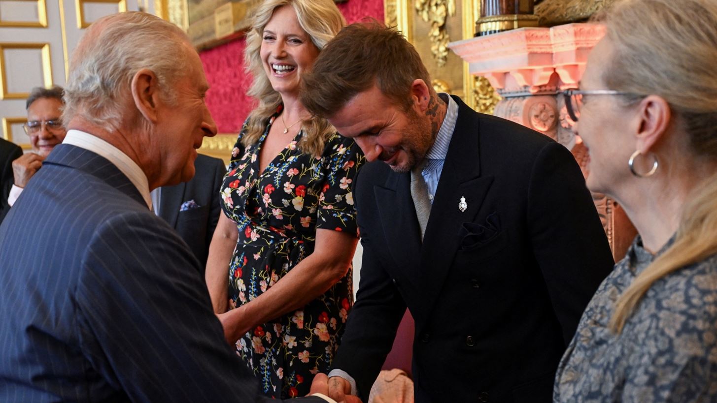 David Beckham | &#x3A7;&#x3C1;&#x3AF;&#x3C3;&#x3C4;&#x3B7;&#x3BA;&#x3B5; &#x3B9;&#x3C0;&#x3C0;&#x3CC;&#x3C4;&#x3B7;&#x3C2; &#x3B1;&#x3C0;&#x3CC; &#x3C4;&#x3BF;&#x3BD; &#x3B2;&#x3B1;&#x3C3;&#x3B9;&#x3BB;&#x3B9;&#x3AC; &#x39A;&#x3AC;&#x3C1;&#x3BF;&#x3BB;&#x3BF; - H &#x3B1;&#x3C6;&#x3B9;&#x3AD;&#x3C1;&#x3C9;&#x3C3;&#x3B7; &#x3C4;&#x3B7;&#x3C2; Victoria Beckham