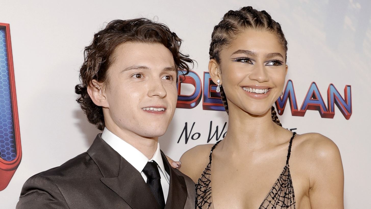 Tom Holland | &#x391;&#x3C5;&#x3C4;&#x3CC;&#x3C2; &#x3B5;&#x3AF;&#x3BD;&#x3B1;&#x3B9; &#x3BF; &#x3BB;&#x3CC;&#x3B3;&#x3BF;&#x3C2; &#x3C0;&#x3BF;&#x3C5; &#x3B4;&#x3B5;&#x3BD; &#x3C3;&#x3C5;&#x3BD;&#x3BF;&#x3B4;&#x3B5;&#x3CD;&#x3B5;&#x3B9; &#x3C4;&#x3B7; Zendaya &#x3C3;&#x3C4;&#x3BF; &#x3BA;&#x3CC;&#x3BA;&#x3BA;&#x3B9;&#x3BD;&#x3BF; &#x3C7;&#x3B1;&#x3BB;&#x3AF;