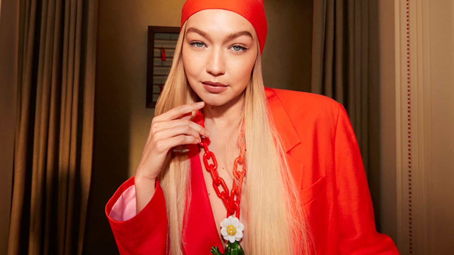 &quot;H&#xF4;tel Hennes&quot; | &#x397; Gigi Hadid &#x3C0;&#x3C1;&#x3C9;&#x3C4;&#x3B1;&#x3B3;&#x3C9;&#x3BD;&#x3B9;&#x3C3;&#x3C4;&#x3B5;&#x3AF; &#x3C3;&#x3C4;&#x3B7; &#x3BD;&#x3AD;&#x3B1; &#x3C4;&#x3B1;&#x3B9;&#x3BD;&#x3AF;&#x3B1; &#x3C4;&#x3B7;&#x3C2; H&amp;M