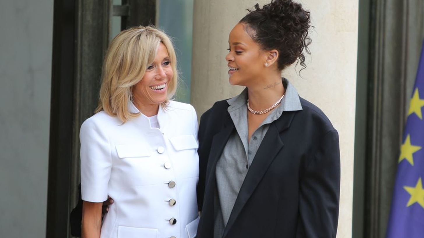 &#x38C;&#x3C4;&#x3B1;&#x3BD; &#x3B7; Rihanna &#x3C3;&#x3C5;&#x3BD;&#x3AC;&#x3BD;&#x3C4;&#x3B7;&#x3C3;&#x3B5; &#x3C4;&#x3B7; Brigitte Macron