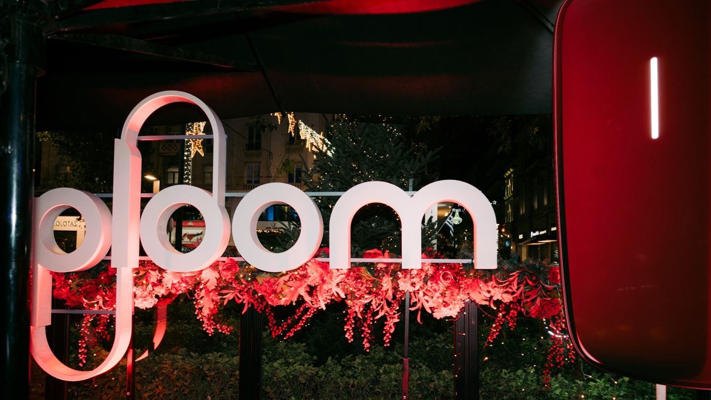 &#x3A4;&#x3BF; &#x3BA;&#x3CC;&#x3BA;&#x3BA;&#x3B9;&#x3BD;&#x3BF; &#x3C4;&#x3B7;&#x3C2; Special Edition Red &#x3C4;&#x3BF;&#x3C5; Ploom &#x3C6;&#x3CE;&#x3C4;&#x3B9;&#x3C3;&#x3B5; &#x3C4;&#x3BF; &#x3C0;&#x3AC;&#x3C1;&#x3C4;&#x3B9; &#x3B3;&#x3B9;&#x3B1; &#x3C4;&#x3B1; 30 &#x3C7;&#x3C1;&#x3CC;&#x3BD;&#x3B9;&#x3B1; Madame Figaro