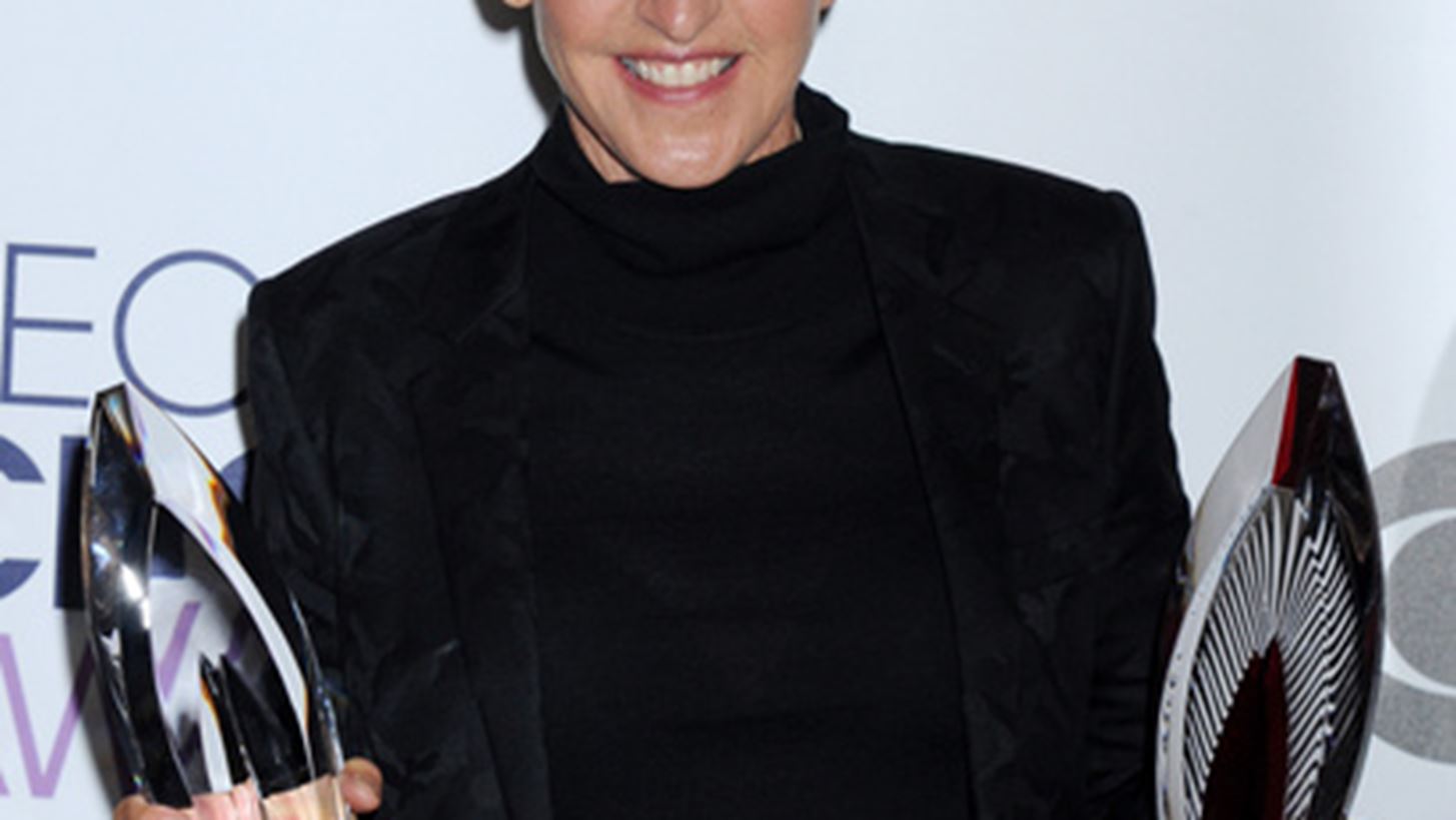 &#x397; Ellen DeGeneres &#x3C0;&#x3B5;&#x3C1;&#x3B9;&#x3AD;&#x3B3;&#x3C1;&#x3B1;&#x3C8;&#x3B5; &#x3C4;&#x3B7;&#x3BD; &#x3C0;&#x3B5;&#x3C1;&#x3B9;&#x3C0;&#x3AD;&#x3C4;&#x3B5;&#x3B9;&#x3AC; &#x3C4;&#x3B7;&#x3C2; &#x3BC;&#x3B5; &#x3C4;&#x3B7;&#x3BD; Covid-19