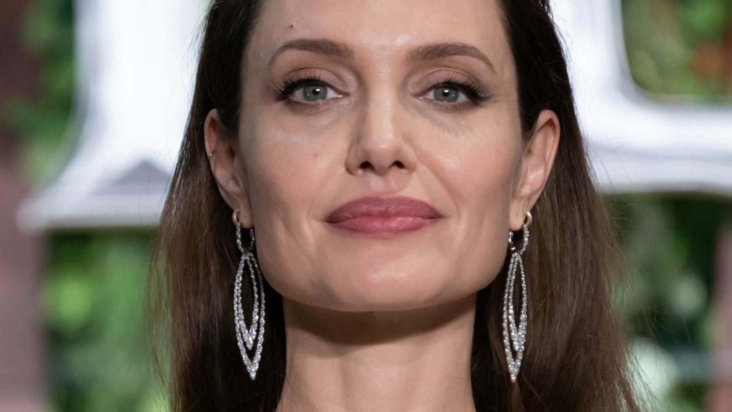 H total white &#x3B5;&#x3BC;&#x3C6;&#x3AC;&#x3BD;&#x3B9;&#x3C3;&#x3B7; &#x3C4;&#x3B7;&#x3C2; Angelina Jolie