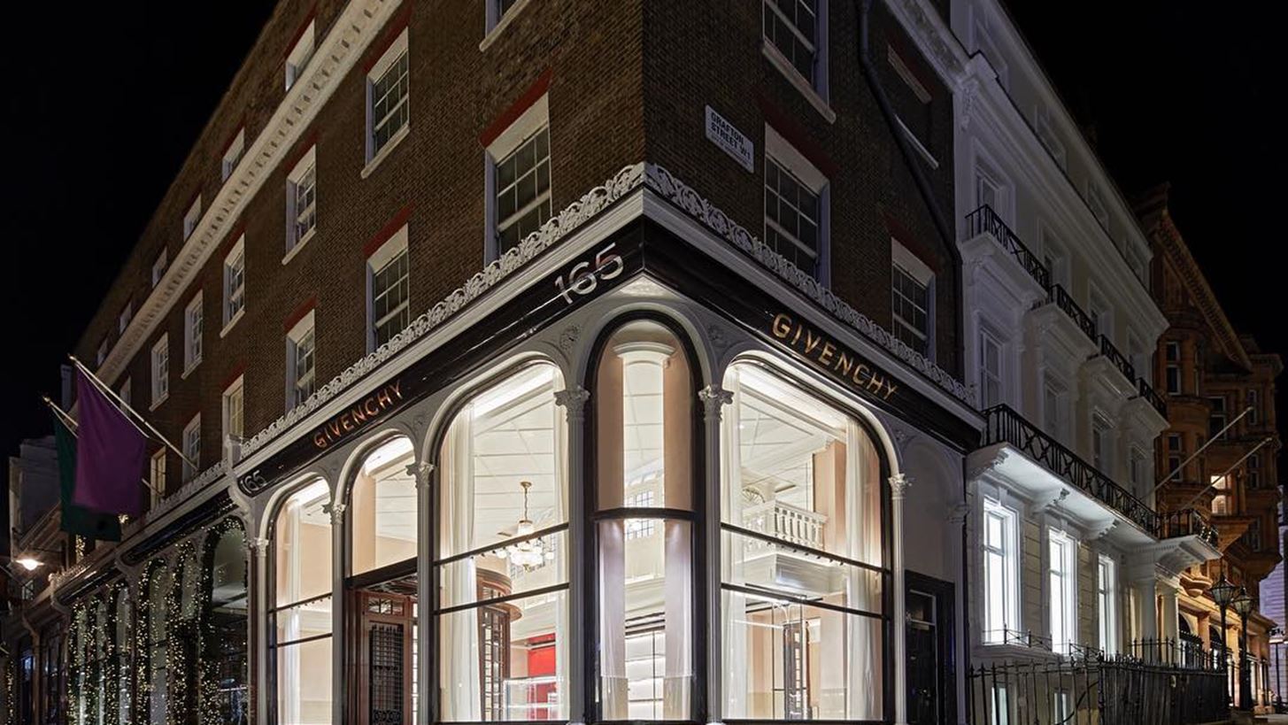 &#x39F; &#x3BF;&#x3AF;&#x3BA;&#x3BF;&#x3C2; Givenchy &#x3AC;&#x3BD;&#x3BF;&#x3B9;&#x3BE;&#x3B5; &#x3C4;&#x3BF; &#x3C0;&#x3C1;&#x3CE;&#x3C4;&#x3BF; &#x3C4;&#x3BF;&#x3C5; flagship &#x3BA;&#x3B1;&#x3C4;&#x3AC;&#x3C3;&#x3C4;&#x3B7;&#x3BC;&#x3B1; &#x3C3;&#x3C4;&#x3BF; &#x39B;&#x3BF;&#x3BD;&#x3B4;&#x3AF;&#x3BD;&#x3BF;