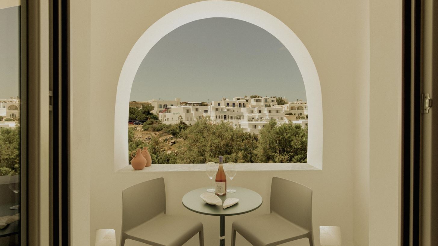 Opal Paros | &#x388;&#x3BD;&#x3B1;&#x3C2; &#x3BC;&#x3B9;&#x3BA;&#x3C1;&#x3CC;&#x3C2; &#x3C0;&#x3B1;&#x3C1;&#x3AC;&#x3B4;&#x3B5;&#x3B9;&#x3C3;&#x3BF;&#x3C2; &#x3C3;&#x3C4;&#x3B9;&#x3C2; &#x39A;&#x3C5;&#x3BA;&#x3BB;&#x3AC;&#x3B4;&#x3B5;&#x3C2;