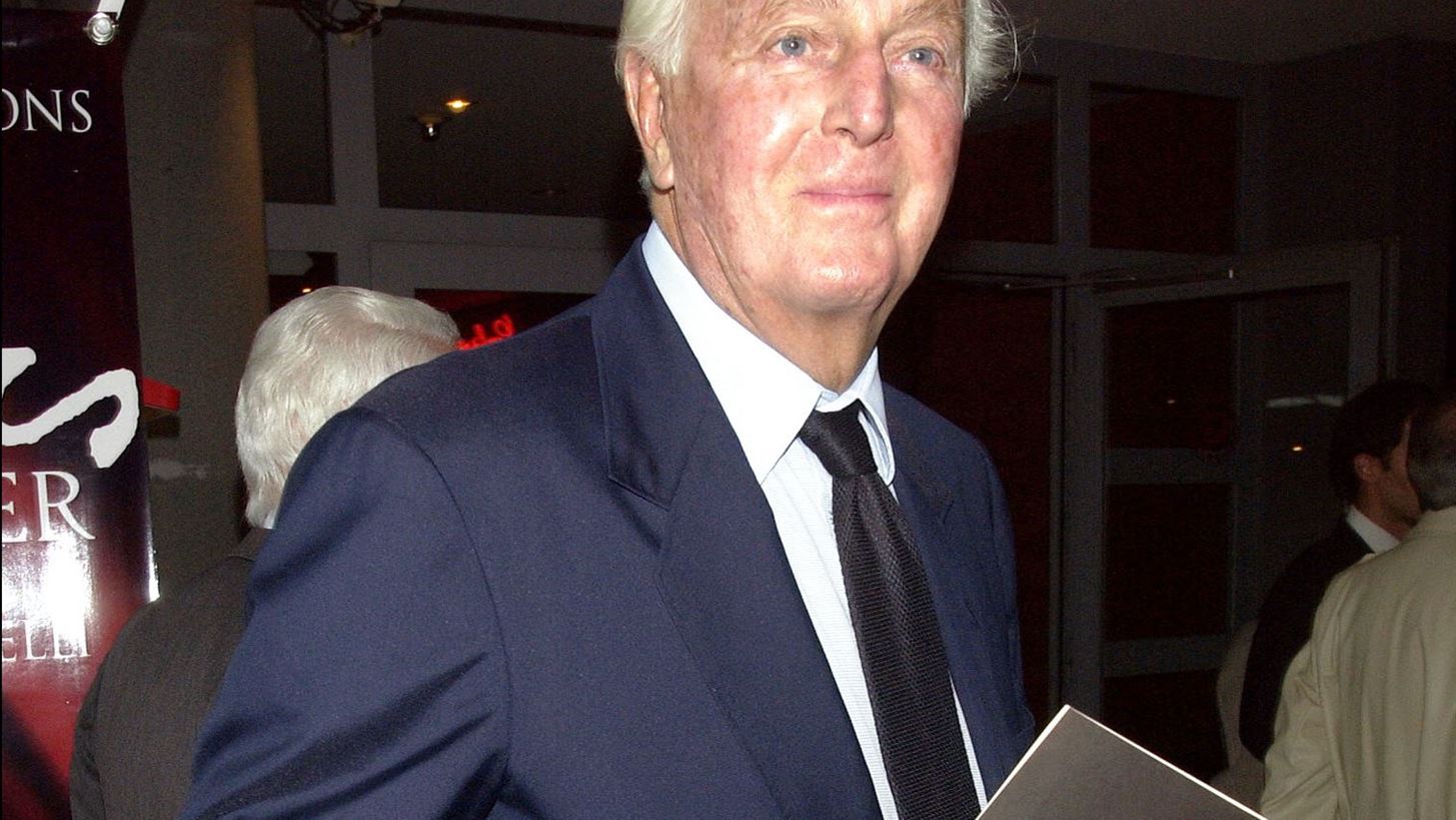 &#x388;&#x3C6;&#x3C5;&#x3B3;&#x3B5; &#x3B1;&#x3C0;&#x3CC; &#x3C4;&#x3B7; &#x3B6;&#x3C9;&#x3AE; &#x3BF; &#x3B8;&#x3C1;&#x3C5;&#x3BB;&#x3B9;&#x3BA;&#x3CC;&#x3C2; &#x3C3;&#x3C7;&#x3B5;&#x3B4;&#x3B9;&#x3B1;&#x3C3;&#x3C4;&#x3AE;&#x3C2; Hubert de Givenchy