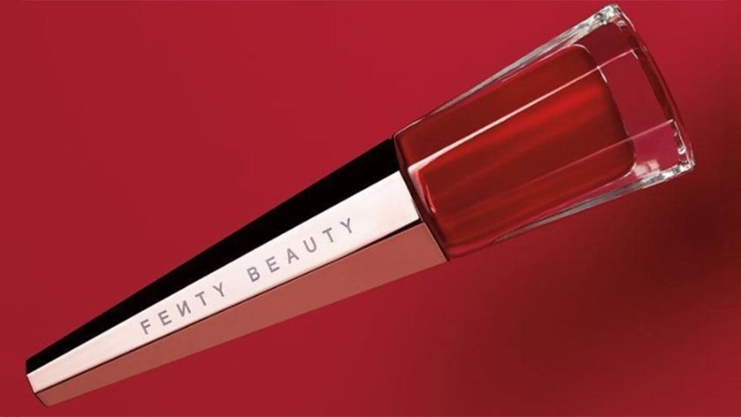 &#x3A4;&#x3BF; Fenty Beauty &#x3C4;&#x3B7;&#x3C2; Rihanna &#x3BC;&#x3CC;&#x3BB;&#x3B9;&#x3C2; &#x3BB;&#x3AC;&#x3BD;&#x3C3;&#x3B1;&#x3C1;&#x3B5; &#x3AD;&#x3BD;&#x3B1; &#x3BA;&#x3CC;&#x3BA;&#x3BA;&#x3B9;&#x3BD;&#x3BF; liquid lipstick