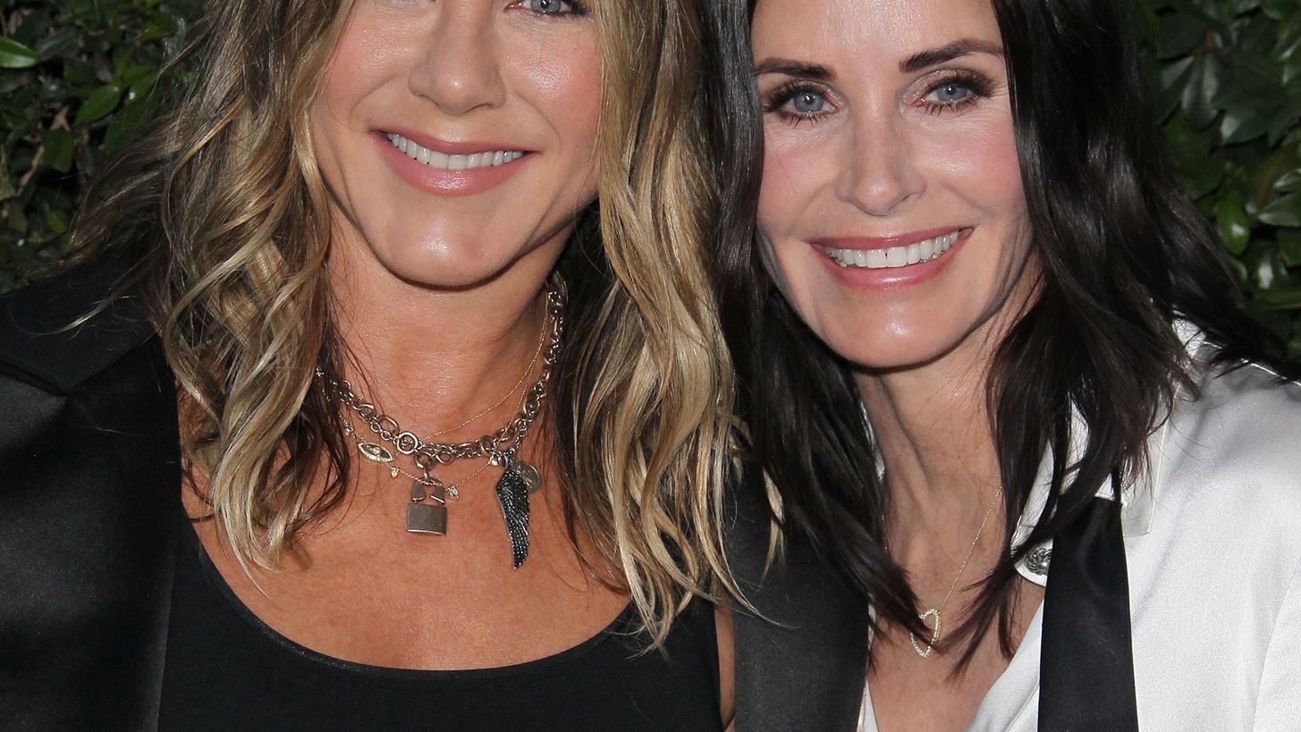 Jennifer Aniston | H &#x3B3;&#x3BB;&#x3C5;&#x3BA;&#x3B9;&#x3AC; &#x3B1;&#x3C6;&#x3B9;&#x3AD;&#x3C1;&#x3C9;&#x3C3;&#x3B7; &#x3B3;&#x3B9;&#x3B1; &#x3C4;&#x3B1; &#x3B3;&#x3B5;&#x3BD;&#x3AD;&#x3B8;&#x3BB;&#x3B9;&#x3B1; &#x3C4;&#x3B7;&#x3C2; Courteney Cox
