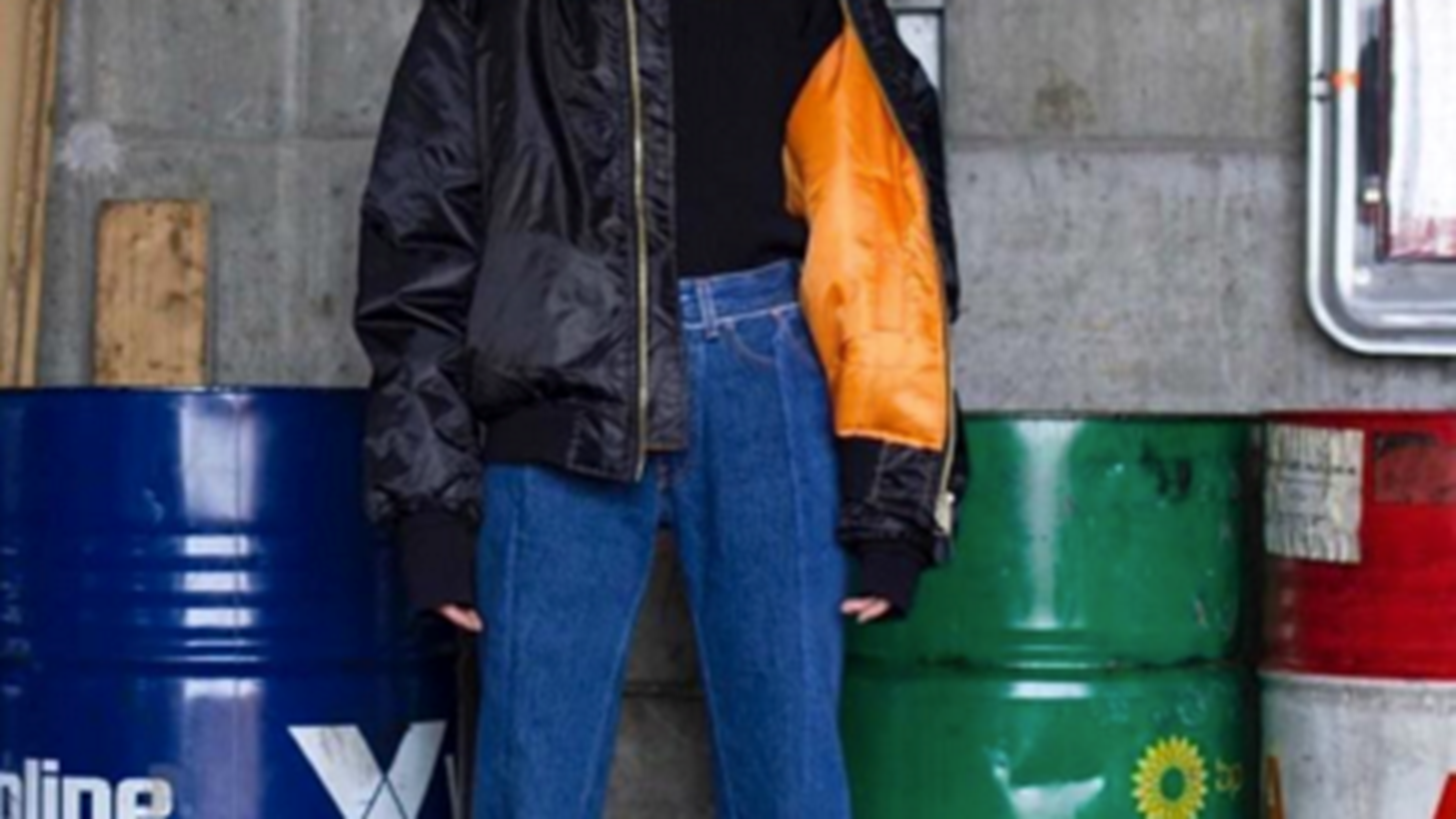 &#x3A4;&#x3BF; brand Vetements &#x3B5;&#x3B3;&#x3BA;&#x3B1;&#x3C4;&#x3B1;&#x3BB;&#x3B5;&#x3AF;&#x3C0;&#x3B5;&#x3B9; &#x3BF;&#x3BB;&#x3BF;&#x3BA;&#x3BB;&#x3B7;&#x3C1;&#x3C9;&#x3C4;&#x3B9;&#x3BA;&#x3AC; &#x3C4;&#x3B9;&#x3C2; &#x3C0;&#x3B1;&#x3C3;&#x3B1;&#x3C1;&#x3AD;&#x3BB;&#x3B5;&#x3C2;