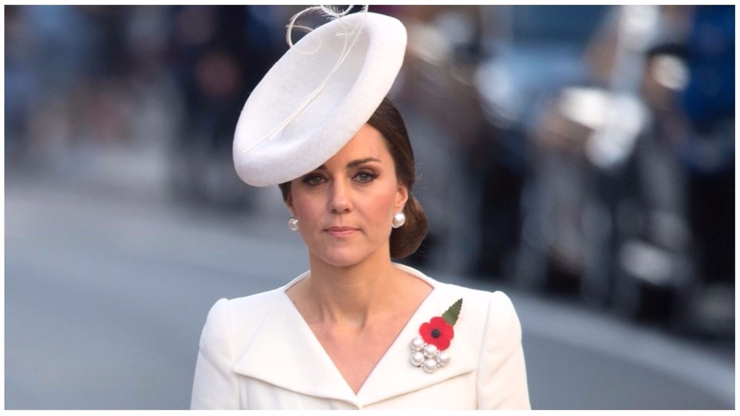 &#x397; Kate Middleton &#x3C6;&#x3CC;&#x3C1;&#x3B5;&#x3C3;&#x3B5; &#x3C4;&#x3BF; &#x3BA;&#x3BF;&#x3BB;&#x3B9;&#x3AD; &#x3B1;&#x3C0;&#x3CC; &#x3C0;&#x3AD;&#x3C1;&#x3BB;&#x3B5;&#x3C2; &#x3C4;&#x3B7;&#x3C2; &#x3B2;&#x3B1;&#x3C3;&#x3AF;&#x3BB;&#x3B9;&#x3C3;&#x3C3;&#x3B1;&#x3C2; &#x3C0;&#x3BF;&#x3C5; &#x3B5;&#x3AF;&#x3C7;&#x3B5; &#x3C6;&#x3BF;&#x3C1;&#x3AD;&#x3C3;&#x3B5;&#x3B9; &#x3BA;&#x3B1;&#x3B9; &#x3B7; Diana