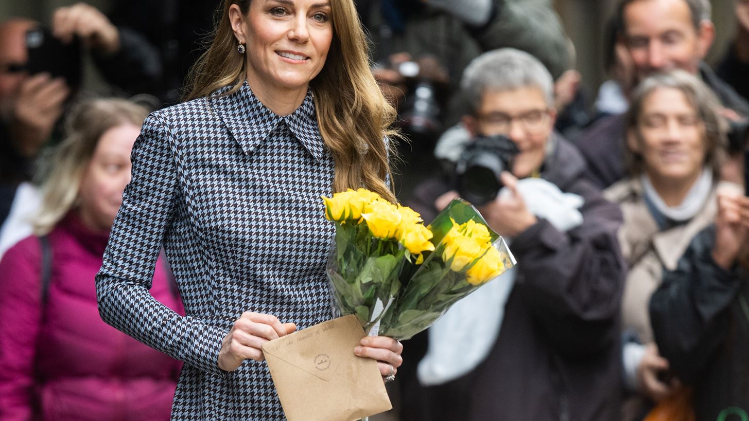 Kate Middleton | &#x393;&#x3B9;&#x3B1;&#x3C4;&#x3AF; &#x3C4;&#x3B7;&#x3BD; &#x3B8;&#x3B1;&#x3CD;&#x3BC;&#x3B1;&#x3B6;&#x3B5; &#x3C0;&#x3B5;&#x3C1;&#x3B9;&#x3C3;&#x3C3;&#x3CC;&#x3C4;&#x3B5;&#x3C1;&#x3BF; &#x3B7; &#x3B2;&#x3B1;&#x3C3;&#x3AF;&#x3BB;&#x3B9;&#x3C3;&#x3C3;&#x3B1; &#x395;&#x3BB;&#x3B9;&#x3C3;&#x3AC;&#x3B2;&#x3B5;&#x3C4;;