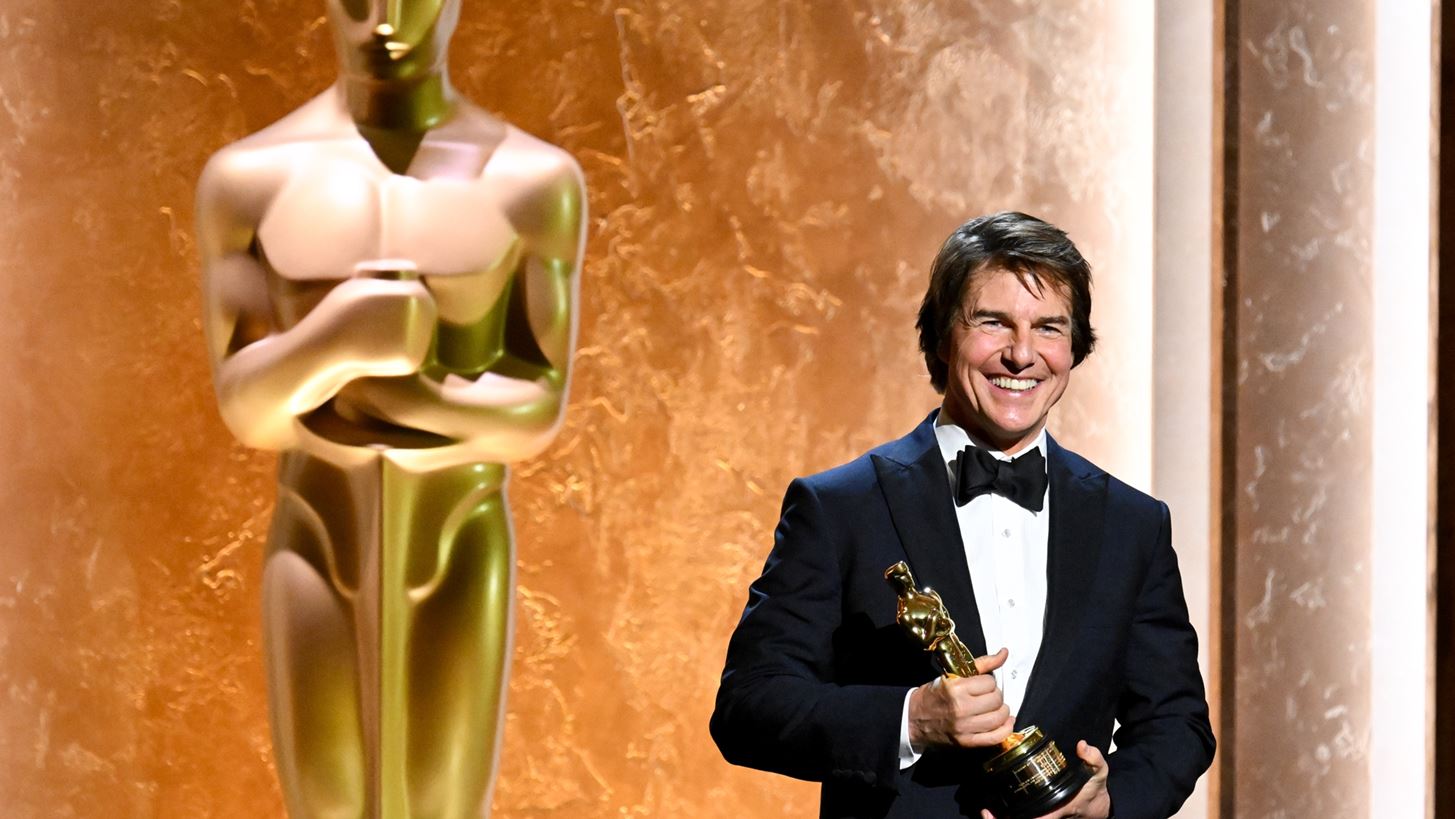 Tom Cruise| &#x397; &#x3B2;&#x3C1;&#x3AC;&#x3B2;&#x3B5;&#x3C5;&#x3C3;&#x3B7; &#x3C3;&#x3C4;&#x3B1; Governors Awards &#x3B3;&#x3B9;&#x3B1; &#x3C4;&#x3B7;&#x3BD; &#x3C3;&#x3C5;&#x3BD;&#x3BF;&#x3BB;&#x3B9;&#x3BA;&#x3AE; &#x3C0;&#x3C1;&#x3BF;&#x3C3;&#x3C6;&#x3BF;&#x3C1;&#x3AC; &#x3C4;&#x3BF;&#x3C5; &#x3C3;&#x3C4;&#x3BF;&#x3BD; &#x3BA;&#x3B9;&#x3BD;&#x3B7;&#x3BC;&#x3B1;&#x3C4;&#x3BF;&#x3B3;&#x3C1;&#x3AC;&#x3C6;&#x3BF; &#x3BA;&#x3B1;&#x3B9; &#x3B7; &#x3C3;&#x3C5;&#x3B3;&#x3BA;&#x3B9;&#x3BD;&#x3B7;&#x3C4;&#x3B9;&#x3BA;&#x3AE; &#x3BF;&#x3BC;&#x3B9;&#x3BB;&#x3AF;&#x3B1;