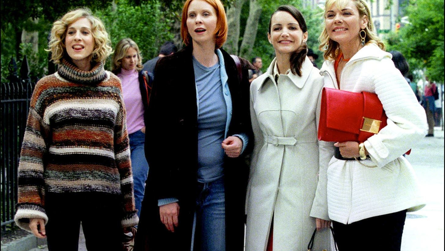 Sex and the City: 7 fashion trends &#x3C0;&#x3BF;&#x3C5; &#x3BC;&#x3C0;&#x3BF;&#x3C1;&#x3B5;&#x3AF;&#x3C2; &#x3BD;&#x3B1; &#x3C5;&#x3B9;&#x3BF;&#x3B8;&#x3B5;&#x3C4;&#x3AE;&#x3C3;&#x3B5;&#x3B9;&#x3C2; &#x3B1;&#x3BA;&#x3CC;&#x3BC;&#x3B1; &#x3BA;&#x3B1;&#x3B9; &#x3C3;&#x3AE;&#x3BC;&#x3B5;&#x3C1;&#x3B1;