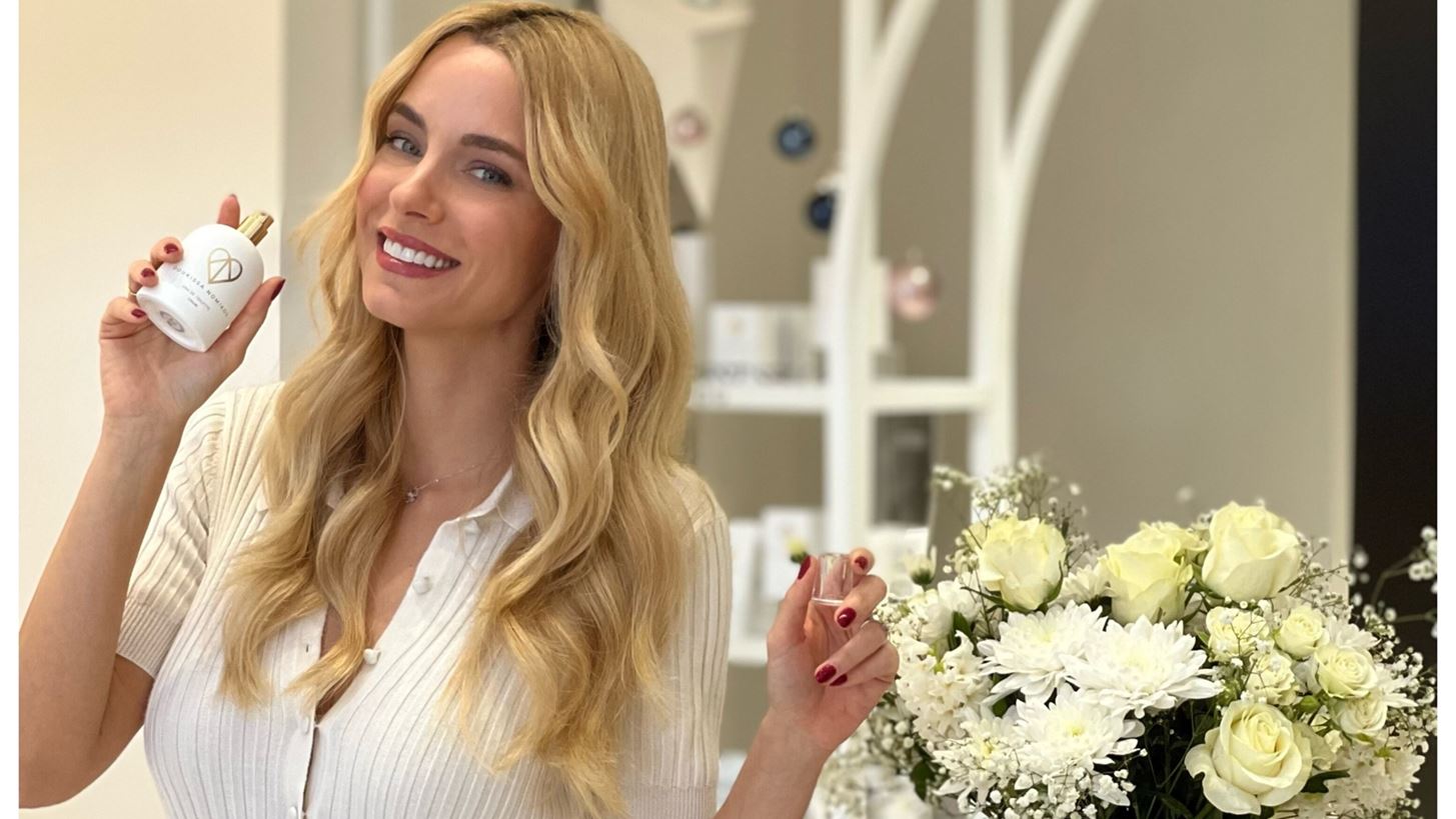 &#x3A3;&#x3C4;&#x3B1; Beauty Line &#x3C4;&#x3B7;&#x3C2; &#x39A;&#x3CD;&#x3C0;&#x3C1;&#x3BF;&#x3C5; &#x3B2;&#x3C1;&#x3AE;&#x3BA;&#x3B1;&#x3BC;&#x3B5; &#x3C4;&#x3BF; gift set &#x3C4;&#x3B7;&#x3C2; &#x394;&#x3BF;&#x3CD;&#x3BA;&#x3B9;&#x3C3;&#x3C3;&#x3B1;&#x3C2; &#x39D;&#x3BF;&#x3BC;&#x3B9;&#x3BA;&#x3BF;&#x3CD; &#x3BC;&#x3B5; &#x3C4;&#x3BF; &#x3B1;&#x3BD;&#x3AC;&#x3C1;&#x3C0;&#x3B1;&#x3C3;&#x3C4;&#x3BF; &#x3AC;&#x3C1;&#x3C9;&#x3BC;&#x3B1; &amp; &#x3C4;&#x3BF; &#x3B3;&#x3B1;&#x3BB;&#x3AC;&#x3BA;&#x3C4;&#x3C9;&#x3BC;&#x3AC; &#x3C4;&#x3B7;&#x3C2;