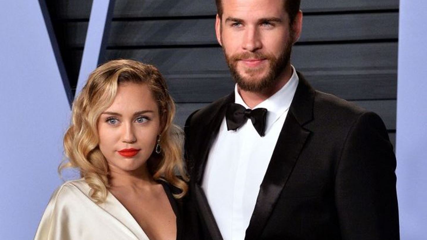 Liam Hemsworth | &#x39C;&#x3AF;&#x3BB;&#x3B7;&#x3C3;&#x3B5; &#x3B3;&#x3B9;&#x3B1; &#x3C4;&#x3BF;&#x3BD; &#x3C7;&#x3C9;&#x3C1;&#x3B9;&#x3C3;&#x3BC;&#x3CC; &#x3C4;&#x3BF;&#x3C5; &#x3BC;&#x3B5; &#x3C4;&#x3B7;&#x3BD; Miley Cyrus