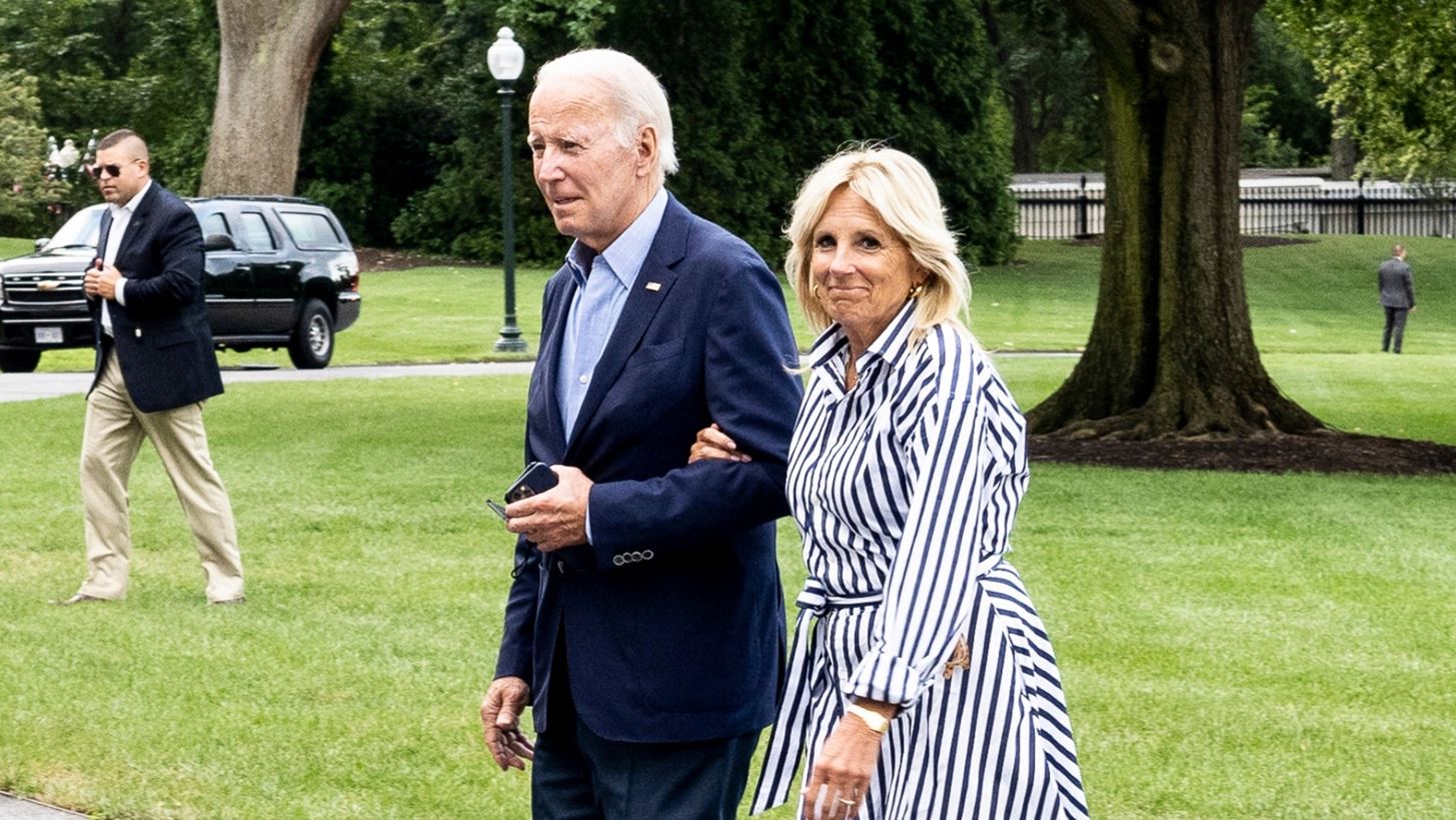 Jill Biden | &#x397; &#x3A0;&#x3C1;&#x3CE;&#x3C4;&#x3B7; &#x39A;&#x3C5;&#x3C1;&#x3AF;&#x3B1; &#x3C4;&#x3C9;&#x3BD; &#x397;&#x3A0;&#x391; &#x3C6;&#x3BF;&#x3C1;&#x3AC;&#x3B5;&#x3B9; &#x3C4;&#x3BF; &#x3C4;&#x3B6;&#x3B9;&#x3BD; &#x3BC;&#x3B5; &#x3AD;&#x3BD;&#x3B1;&#x3BD; stylish &#x3C4;&#x3C1;&#x3CC;&#x3C0;&#x3BF;