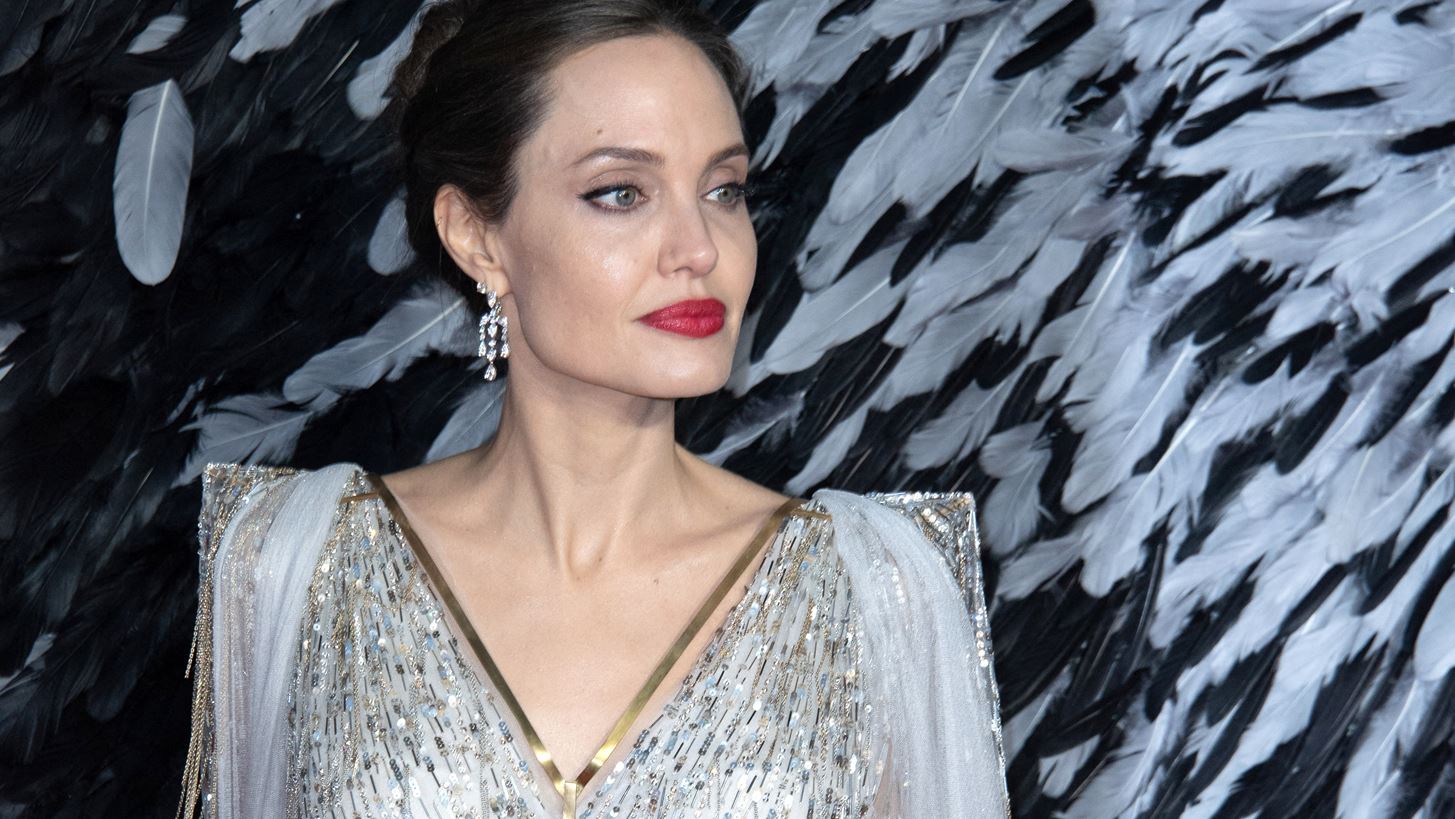 &#x3A0;&#x3AD;&#x3BD;&#x3C4;&#x3B5; &#x3BC;&#x3C5;&#x3C3;&#x3C4;&#x3B9;&#x3BA;&#x3AC; &#x3BF;&#x3BC;&#x3BF;&#x3C1;&#x3C6;&#x3B9;&#x3AC;&#x3C2; &#x3B1;&#x3C0;&#x3CC; &#x3C4;&#x3B7;&#x3BD; Angelina Jolie