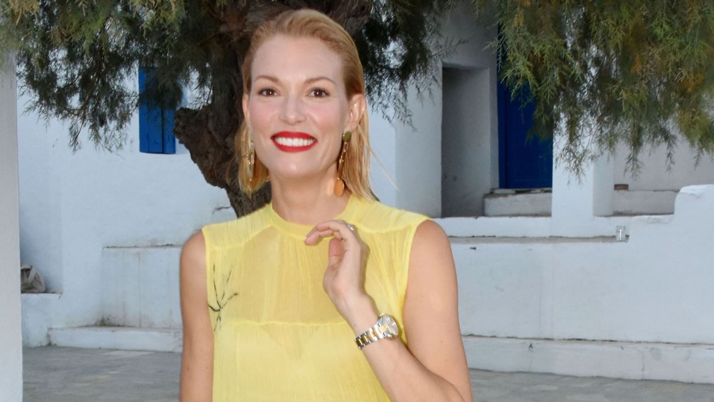 Night Out | Το look της Βίκυς Καγιά που θα σε κάνει να μη βαρεθείς ποτέ το μικρό μαύρο φόρεμα