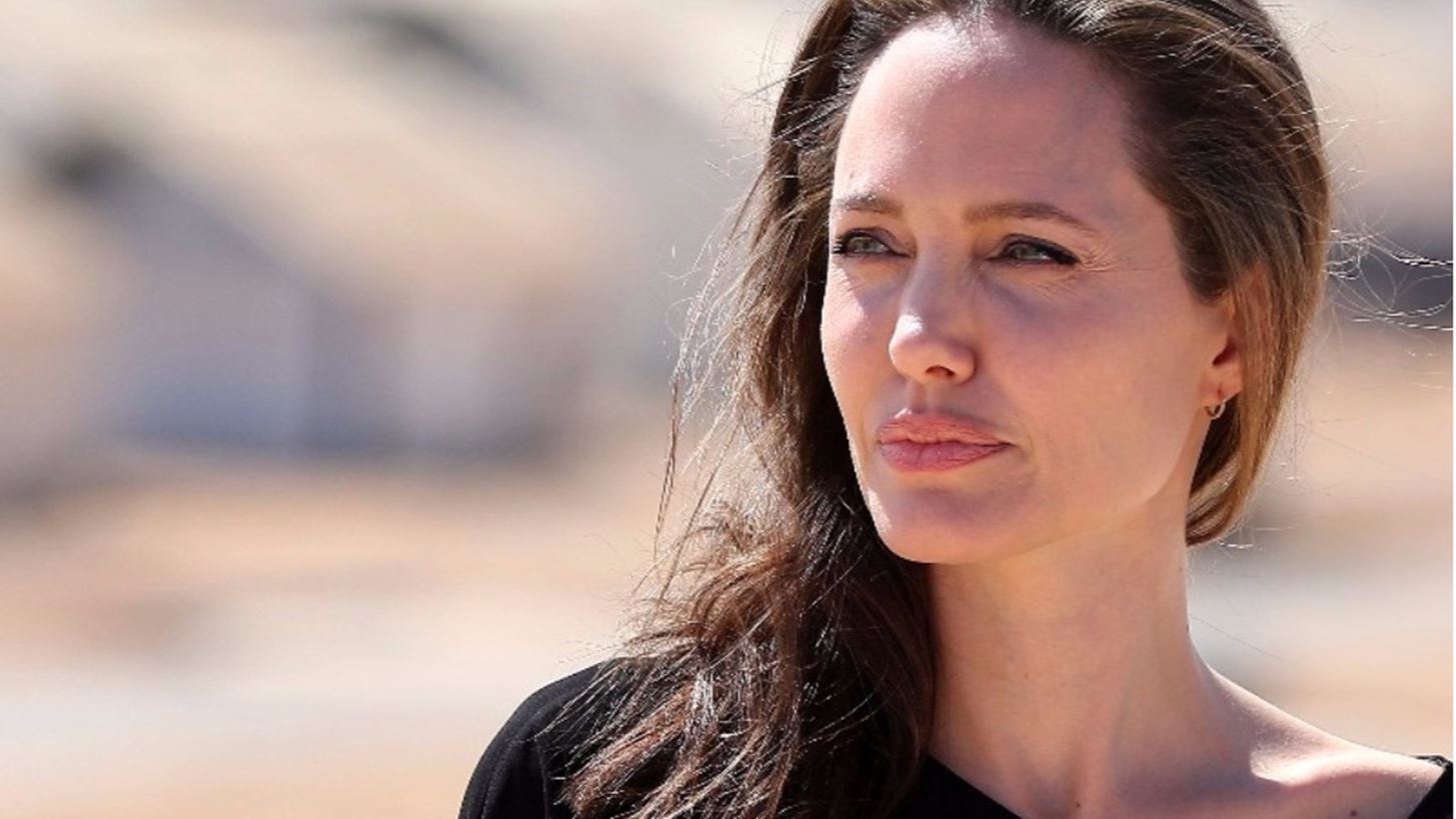 &#x397; &#x3C3;&#x3BA;&#x3BB;&#x3B7;&#x3C1;&#x3AE; &#x3BA;&#x3C1;&#x3B9;&#x3C4;&#x3B9;&#x3BA;&#x3AE; &#x3C0;&#x3BF;&#x3C5; &#x3B1;&#x3C3;&#x3BA;&#x3B5;&#x3AF;&#x3C4;&#x3B1;&#x3B9; &#x3C3;&#x3C4;&#x3B7;&#x3BD; Angelina Jolie &#x3B3;&#x3B9;&#x3B1; &#x3C4;&#x3BF; &#x3BA;&#x3AC;&#x3C3;&#x3C4;&#x3B9;&#x3BD;&#x3B3;&#x3BA; &#x3C0;&#x3B1;&#x3B9;&#x3B4;&#x3B9;&#x3CE;&#x3BD; &#x3C3;&#x3C4;&#x3B7;&#x3BD; &#x39A;&#x3B1;&#x3BC;&#x3C0;&#x3CC;&#x3C4;&#x3B6;&#x3B7;