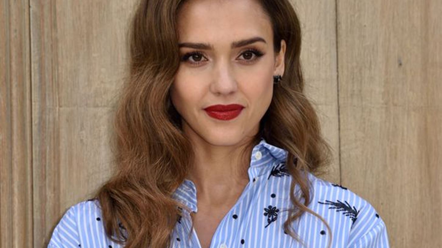 Jessica Alba: &#x39F; &#x3B1;&#x3BD;&#x3BF;&#x3C1;&#x3B8;&#x3CC;&#x3B4;&#x3BF;&#x3BE;&#x3BF;&#x3C2; &#x3C4;&#x3C1;&#x3CC;&#x3C0;&#x3BF;&#x3C2; &#x3C0;&#x3BF;&#x3C5; &#x3AD;&#x3B2;&#x3B3;&#x3B1;&#x3BB;&#x3B5; &#x3C4;&#x3B1; &#x3C0;&#x3C1;&#x3CE;&#x3C4;&#x3B1; &#x3C4;&#x3B7;&#x3C2; &#x3C7;&#x3C1;&#x3AE;&#x3BC;&#x3B1;&#x3C4;&#x3B1;