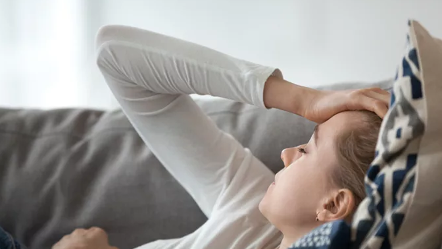 Εμμηνορροϊκή ημικρανία | Όσα πρέπει να γνωρίζεις εάν παθαίνεις ημικρανία πριν την περίοδο