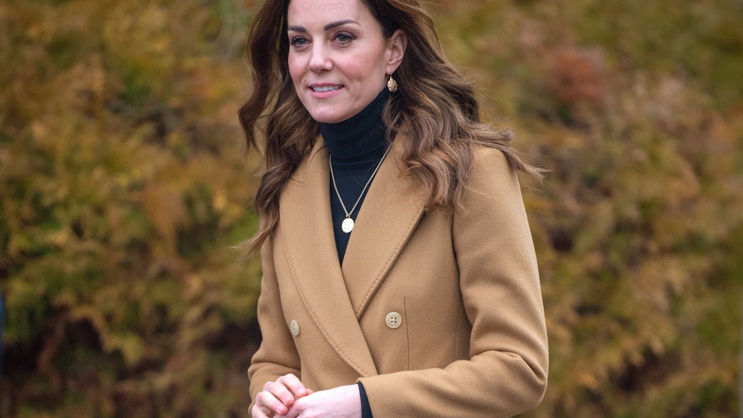 &#x397; Kate Middleton &#x3C6;&#x3CC;&#x3C1;&#x3B5;&#x3C3;&#x3B5; &#x3C4;&#x3BF; staple &#x3C0;&#x3B1;&#x3BB;&#x3C4;&#x3CC; &#x3C4;&#x3BF;&#x3C5; &#x3C6;&#x3B5;&#x3C4;&#x3B9;&#x3BD;&#x3BF;&#x3CD; &#x3C7;&#x3B5;&#x3B9;&#x3BC;&#x3CE;&#x3BD;&#x3B1;