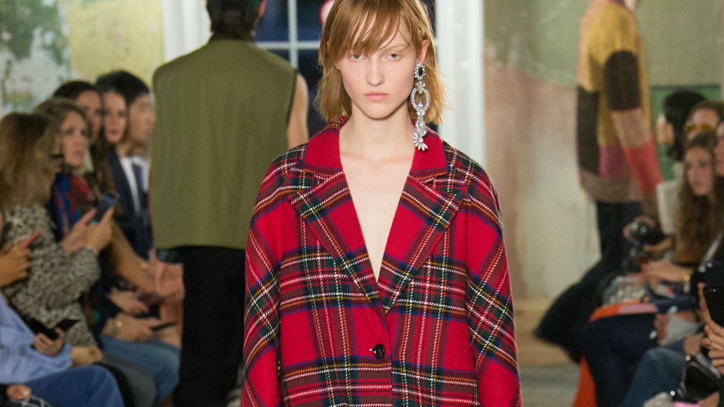 &#x39F; &#x3BF;&#x3AF;&#x3BA;&#x3BF;&#x3C2; Burberry &#x3C3;&#x3C5;&#x3BD;&#x3B5;&#x3C1;&#x3B3;&#x3AC;&#x3B6;&#x3B5;&#x3C4;&#x3B1;&#x3B9; &#x3BC;&#x3B5; &#x3C4;&#x3BF; Net-A-Porter &#x3B3;&#x3B9;&#x3B1; &#x3BC;&#x3AF;&#x3B1; &#x3BD;&#x3AD;&#x3B1; capsule &#x3C3;&#x3C5;&#x3BB;&#x3BB;&#x3BF;&#x3B3;&#x3AE;