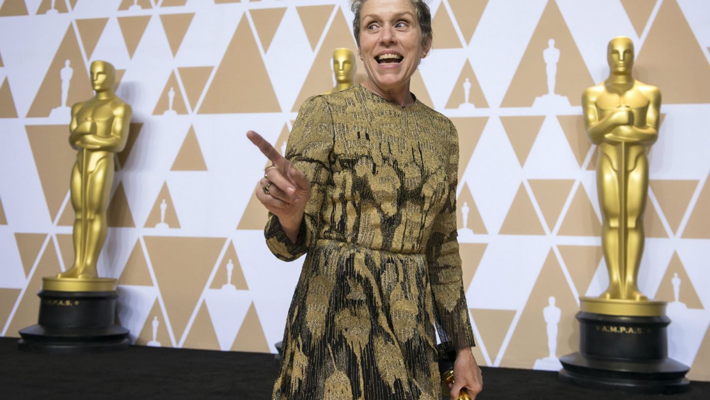 &#x397; Frances McDormand &#x3C0;&#x3AE;&#x3B3;&#x3B5; &#x3C3;&#x3C4;&#x3B1; &#x38C;&#x3C3;&#x3BA;&#x3B1;&#x3C1; &#x3C6;&#x3BF;&#x3C1;&#x3CE;&#x3BD;&#x3C4;&#x3B1;&#x3C2; Birkenstock