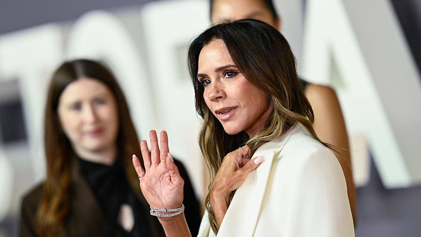 &quot;&#x389;&#x3BC;&#x3BF;&#x3C5;&#x3BD; &#x3C0;&#x3B5;&#x3C1;&#x3AF;&#x3B3;&#x3B5;&#x3BB;&#x3BF;&#x3C2;&quot;: &#x397; Victoria Beckham &#x3BE;&#x3B5;&#x3C3;&#x3C0;&#x3AC; &#x3B3;&#x3B9;&#x3B1; &#x3C4;&#x3B7;&#x3BD; &#x3BA;&#x3B1;&#x3BC;&#x3C0;&#x3AC;&#x3BD;&#x3B9;&#x3B1; &#x3C0;&#x3BF;&#x3C5; &#x3C4;&#x3B7;&#x3BD; &#x3BD;&#x3C4;&#x3C1;&#x3CC;&#x3C0;&#x3B9;&#x3B1;&#x3C3;&#x3B5; &#x3C3;&#x3C4;&#x3B7; &#x3B2;&#x3B9;&#x3BF;&#x3BC;&#x3B7;&#x3C7;&#x3B1;&#x3BD;&#x3AF;&#x3B1; &#x3C4;&#x3B7;&#x3C2; &#x3BC;&#x3CC;&#x3B4;&#x3B1;&#x3C2;